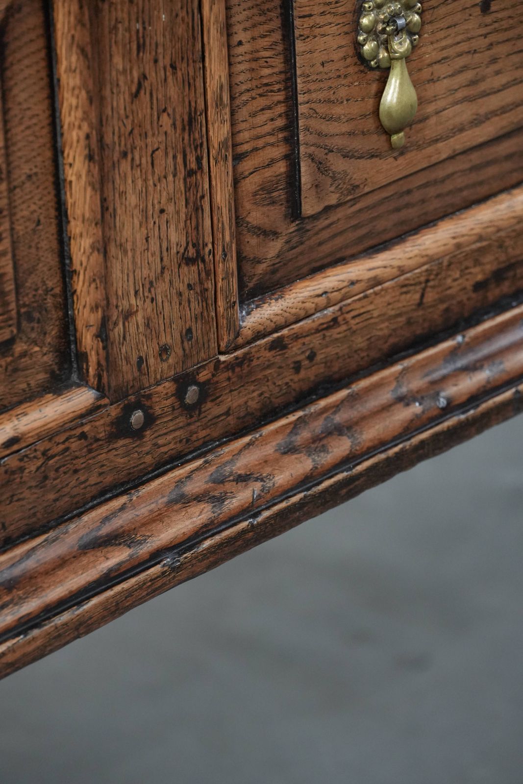 photo vintage Indrukwekkend Antiek Engels Dressoir, Begin 18e Eeuw, Eiken Met Decoratieve Elementen