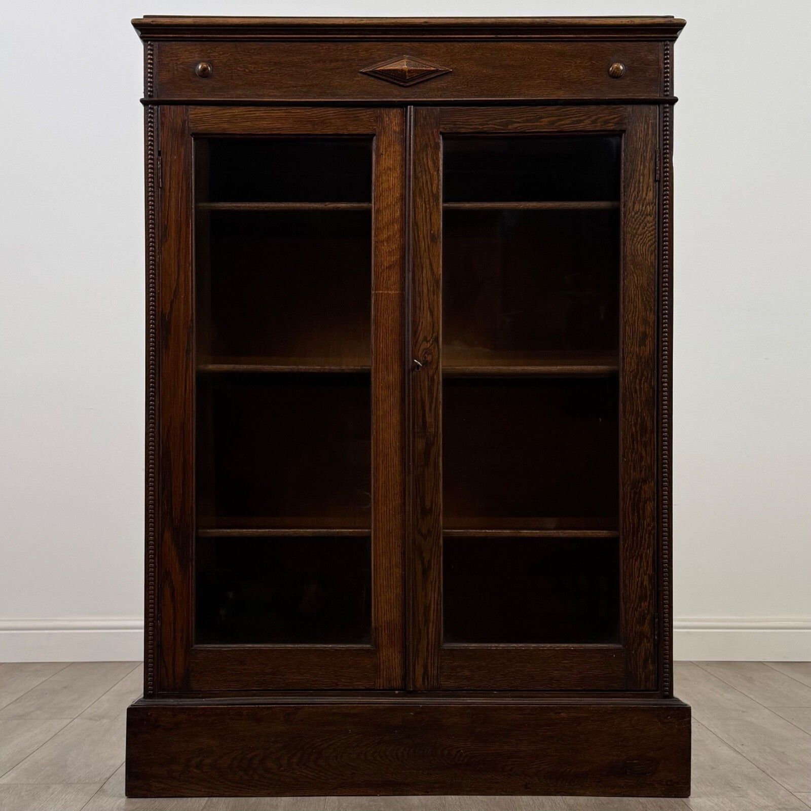 Antique 20th Century Jacobean Style Display Cabinet In Oak ( Af 5384 )
