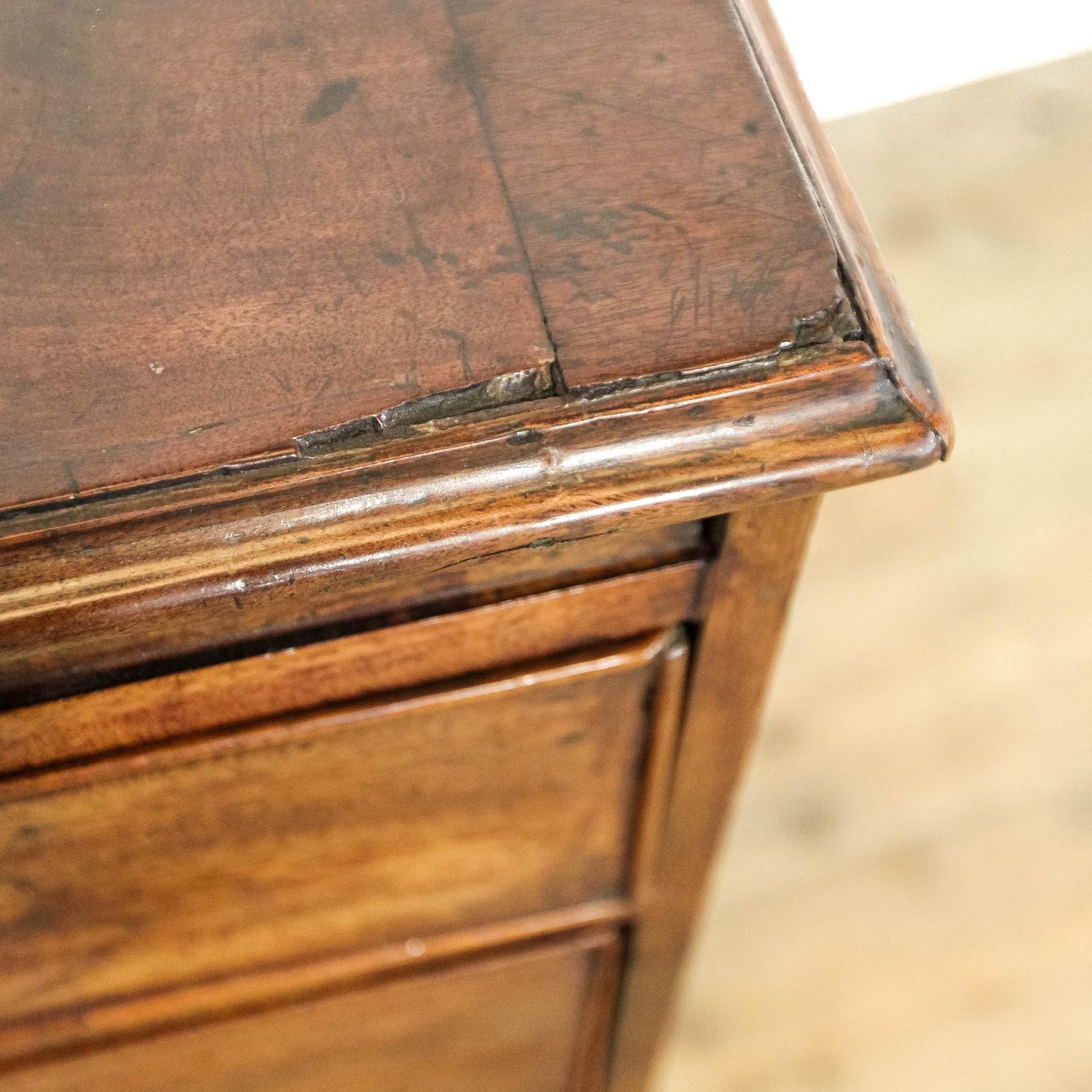 photo vintage Antique Georgian Mahogany Bachelors Chest Of Drawers | Antique Storage | Bedroom Drawers | Antique Chest Of Drawer