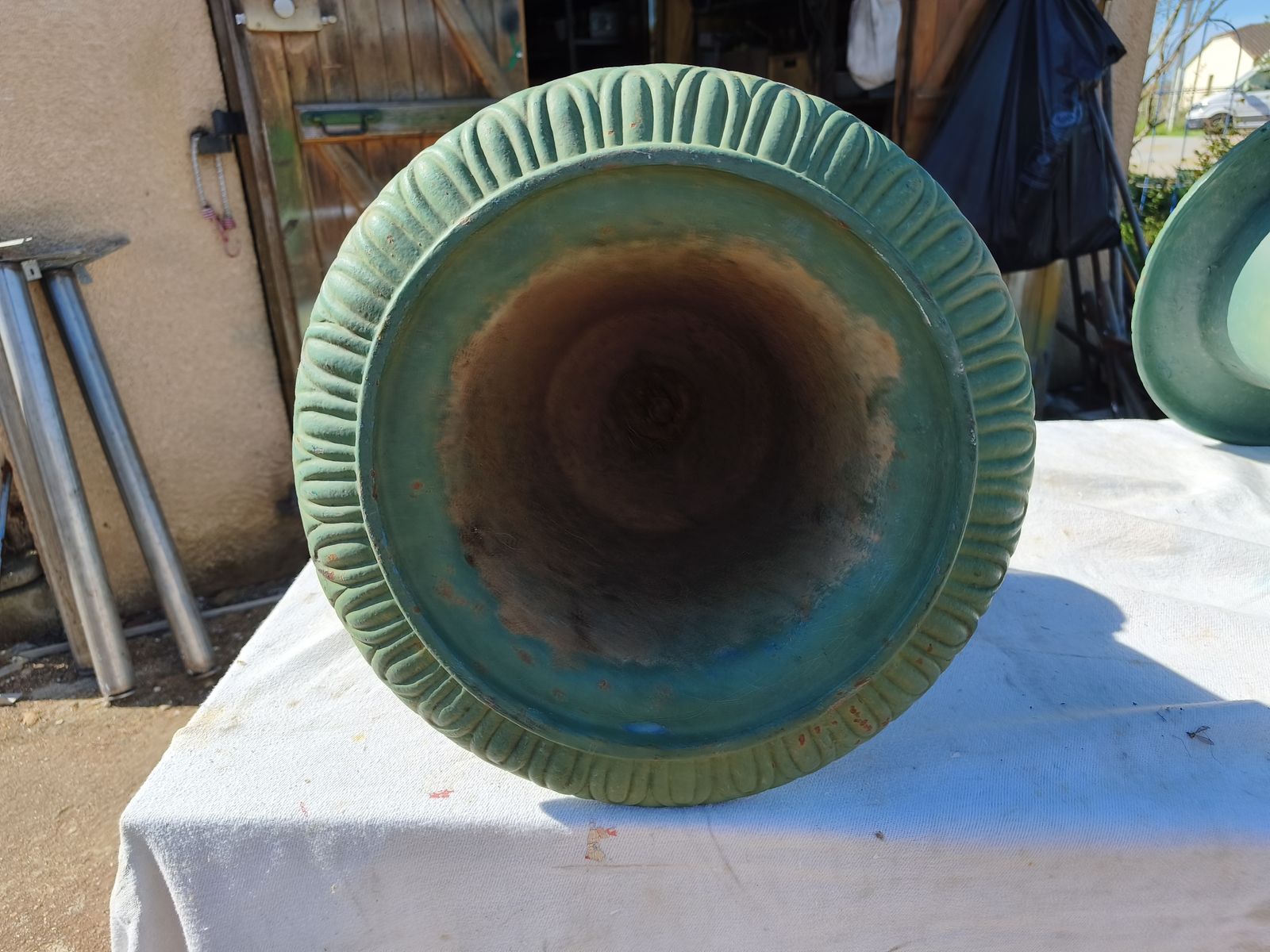 photo vintage Pair Of 19th Century Cast Iron Medici Vases