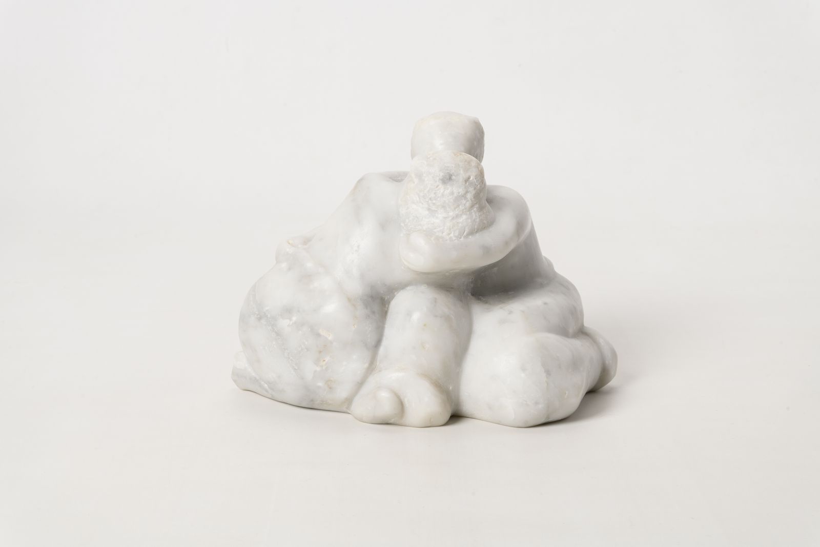 British School, The Embrace — Marble Sculpture, Late 20th Century photo vinterior