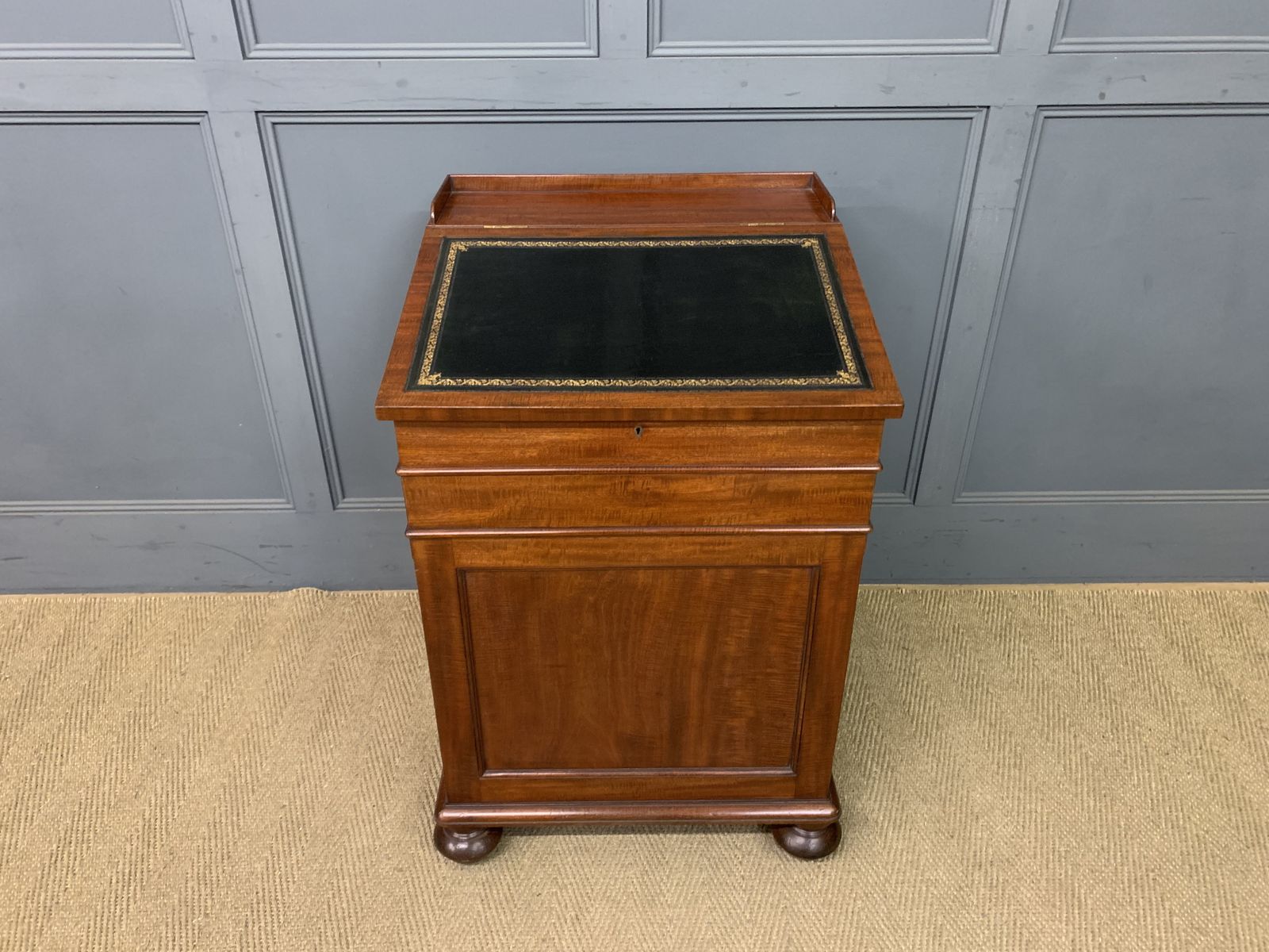 Gillows Early Victorian Mahogany Davenport photo furniture