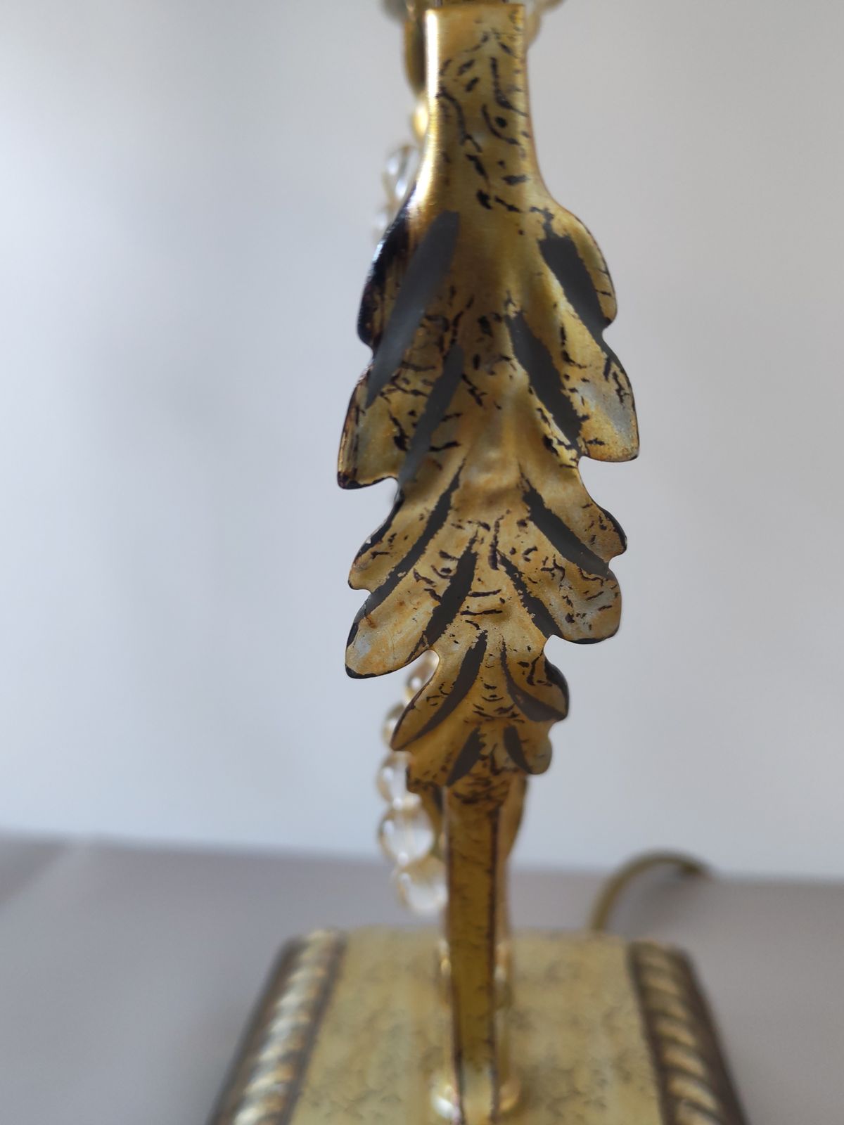 photo vinterior Pair Of Large 1990s Hollywood Regency Gilt Metal Table Lamps With Floral Silk Shades