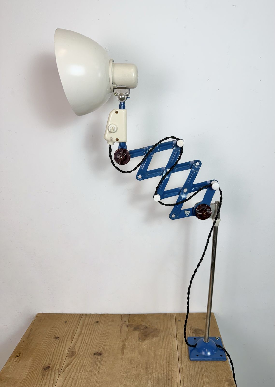 photo furniture Industrial East German Scissor Lamp From Veb Zweckleuchtenbau Dresden, 1950s