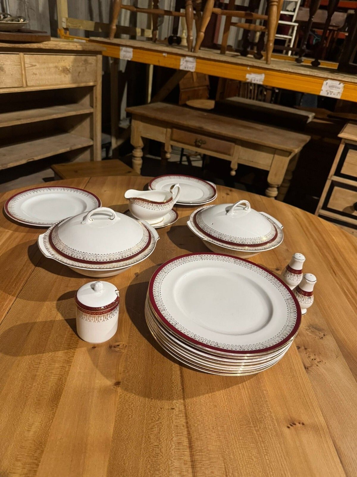 Royal Grafton Majestic Red 104 Pieces Fine Bone China Set English Vintage.. photo furniture