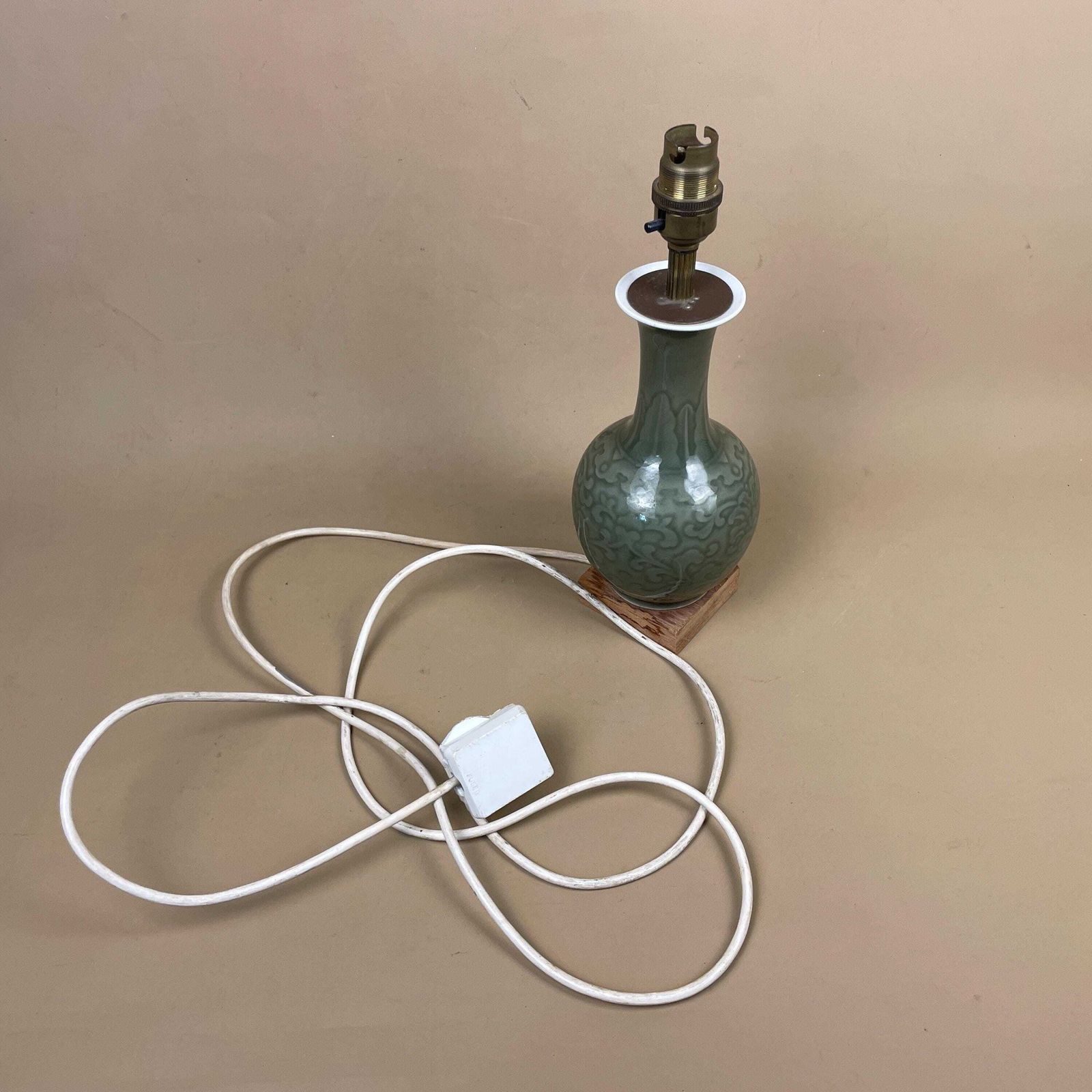 Lighting Oriental Ceramic Lamp Light Bedside Table Ornate Design Pattern Wood Base Japanese Vase Antique Brass Green Ginger Jar Japan Patterned photo