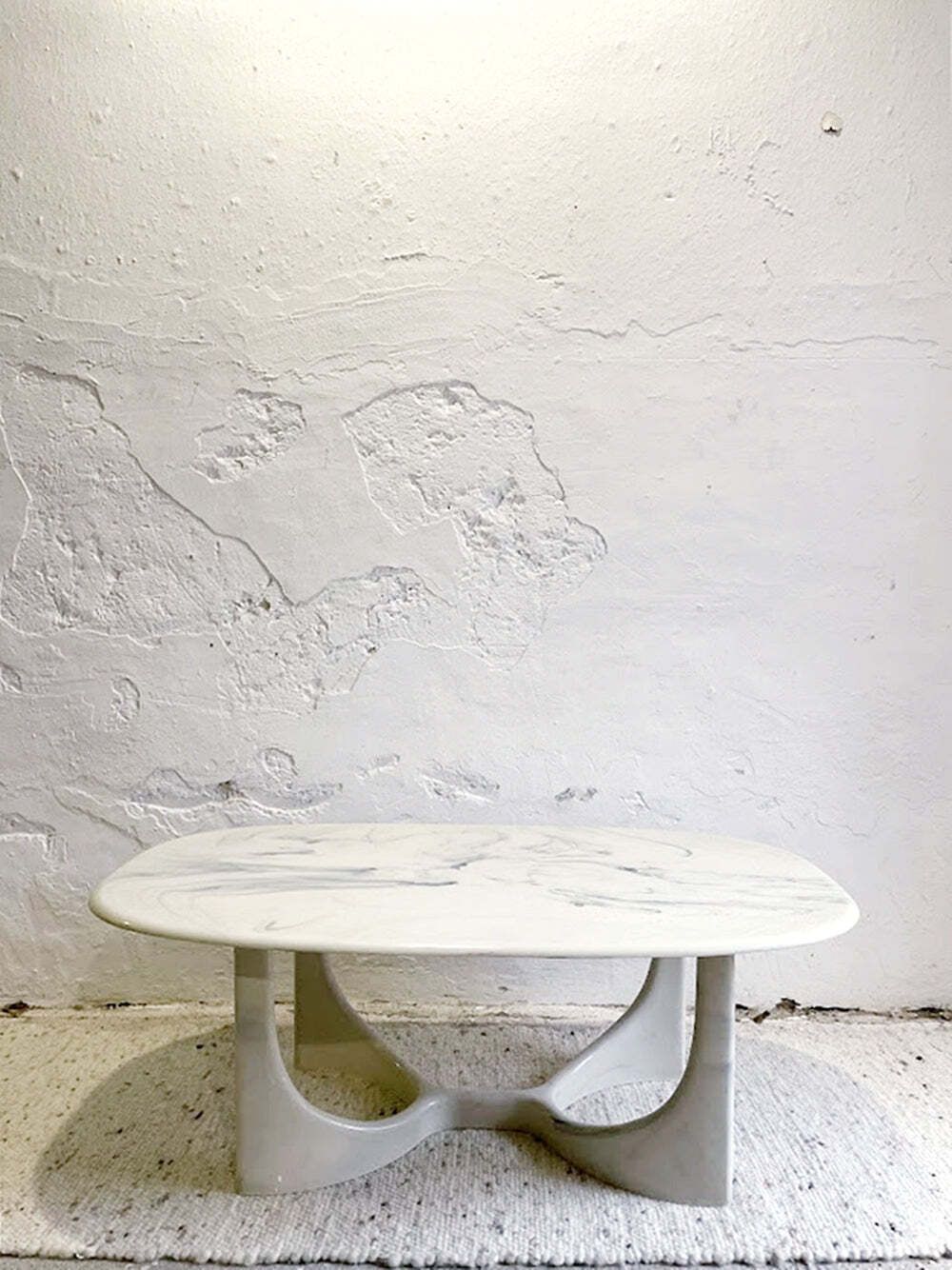 Vintage Marmorino Salontafel Met Sculpturale Basis – Danish Modern Stijl 1991 photo furniture