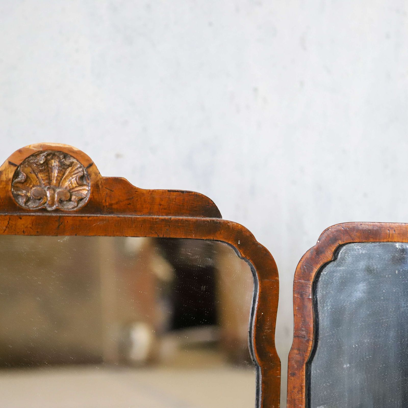 Early 20th‑Century Mahogany Campaign Table Top Triple Mirror With Folding Panels photo buy