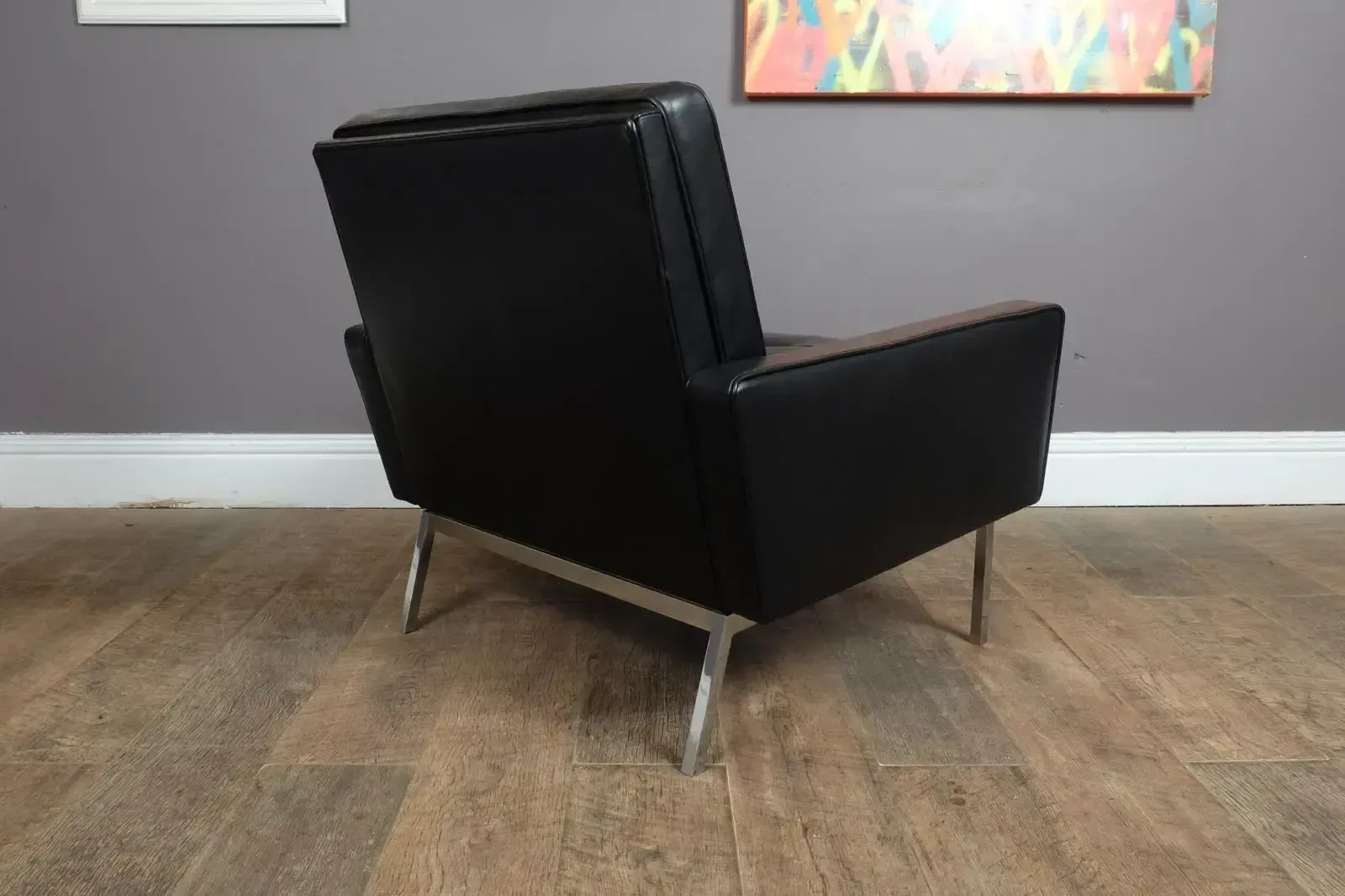 photo furniture Pair Of Florence Knoll Black Leather Lounge Chairs Model 65a