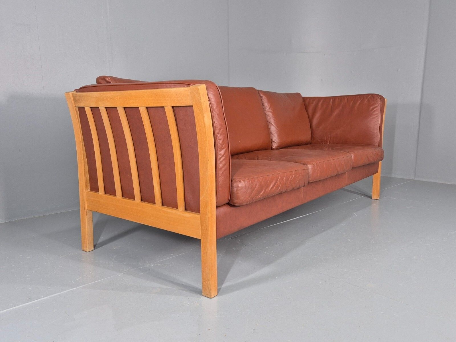 photo vinterior Vintage Stouby 3 Seat Sofa Reddy Brown Leather Mid Century Retro