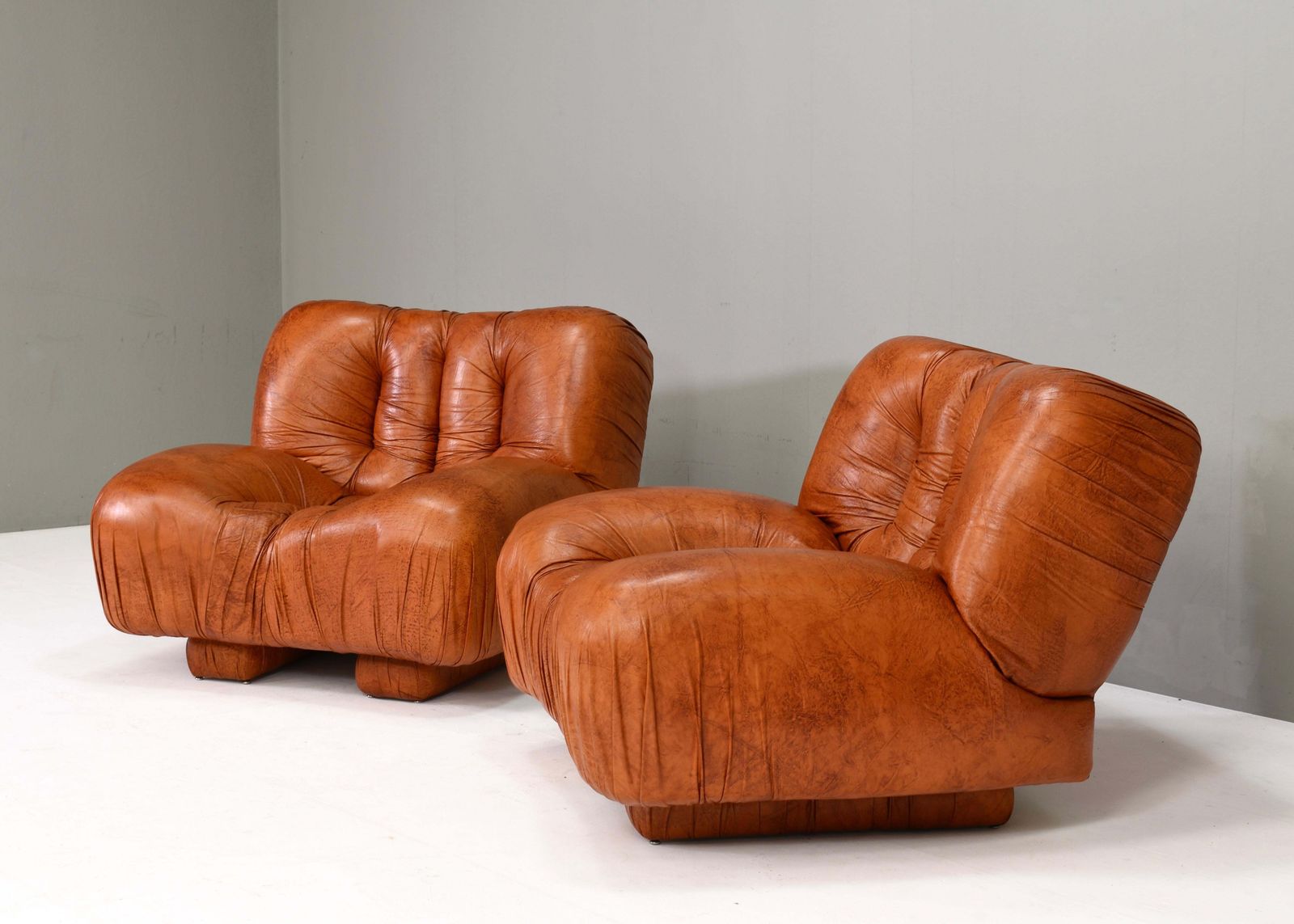 Rare Pair Of Lounge Chairs By Giuseppe Rossi Di Albizzate , Italy – 1970’s photo vintage