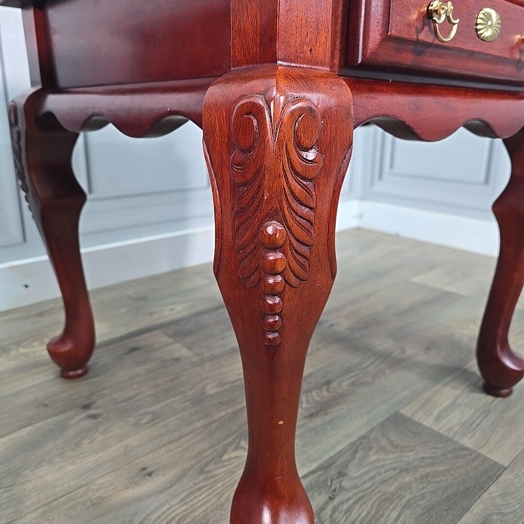 photo vinterior Antique Pair 2 Solid Wood Bedside End Lamp Tables Drawers Queen Anne   Mahogany