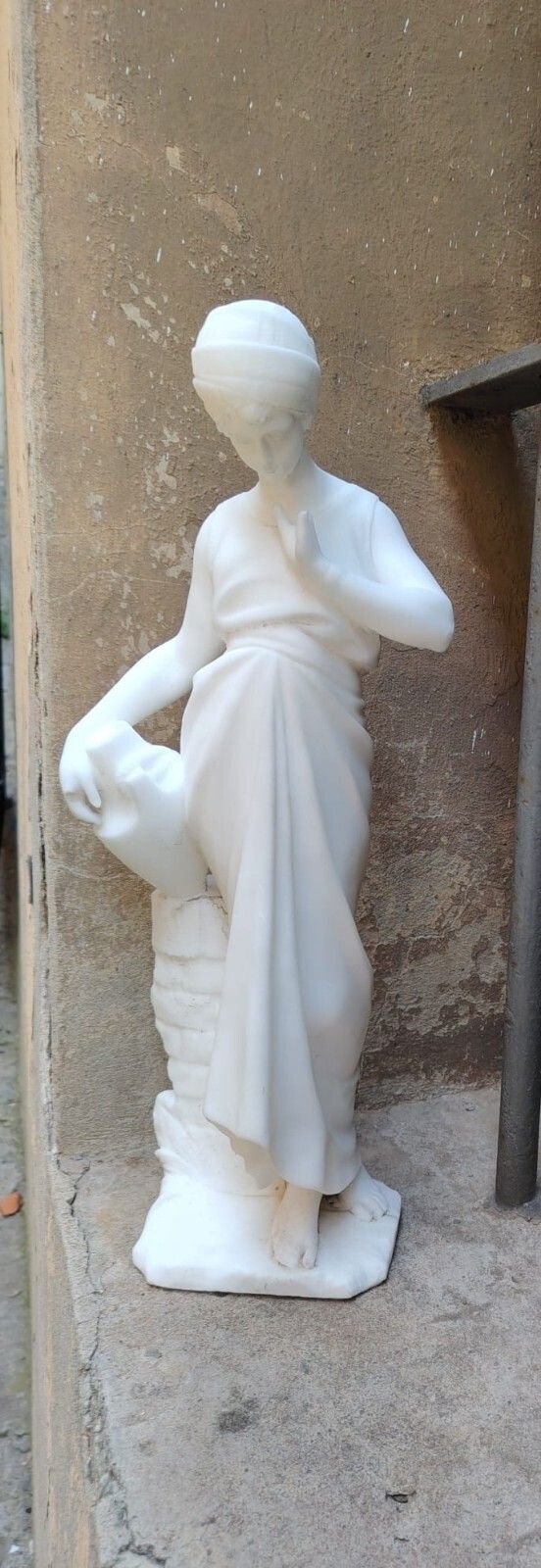 Sculpture First Half Of The 20th Century Alabaster Young Water Carrier At The Well photo for sale
