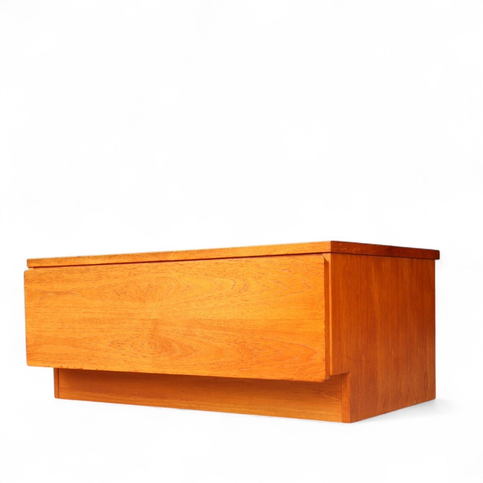 Mid Century Beaver & Tapley Teak Single Drawer Tv Stand / Media Cabinet