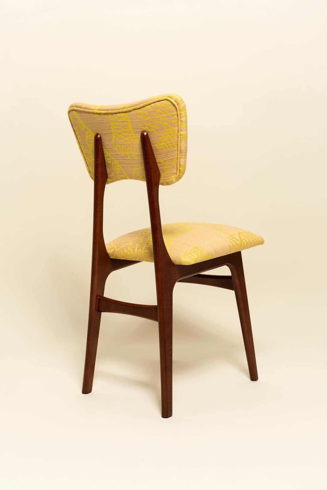 photo furniture Eight Mid Century Butterfly Chairs, Beige Tiger Silk By Dedar, Walnut Wood, 1960