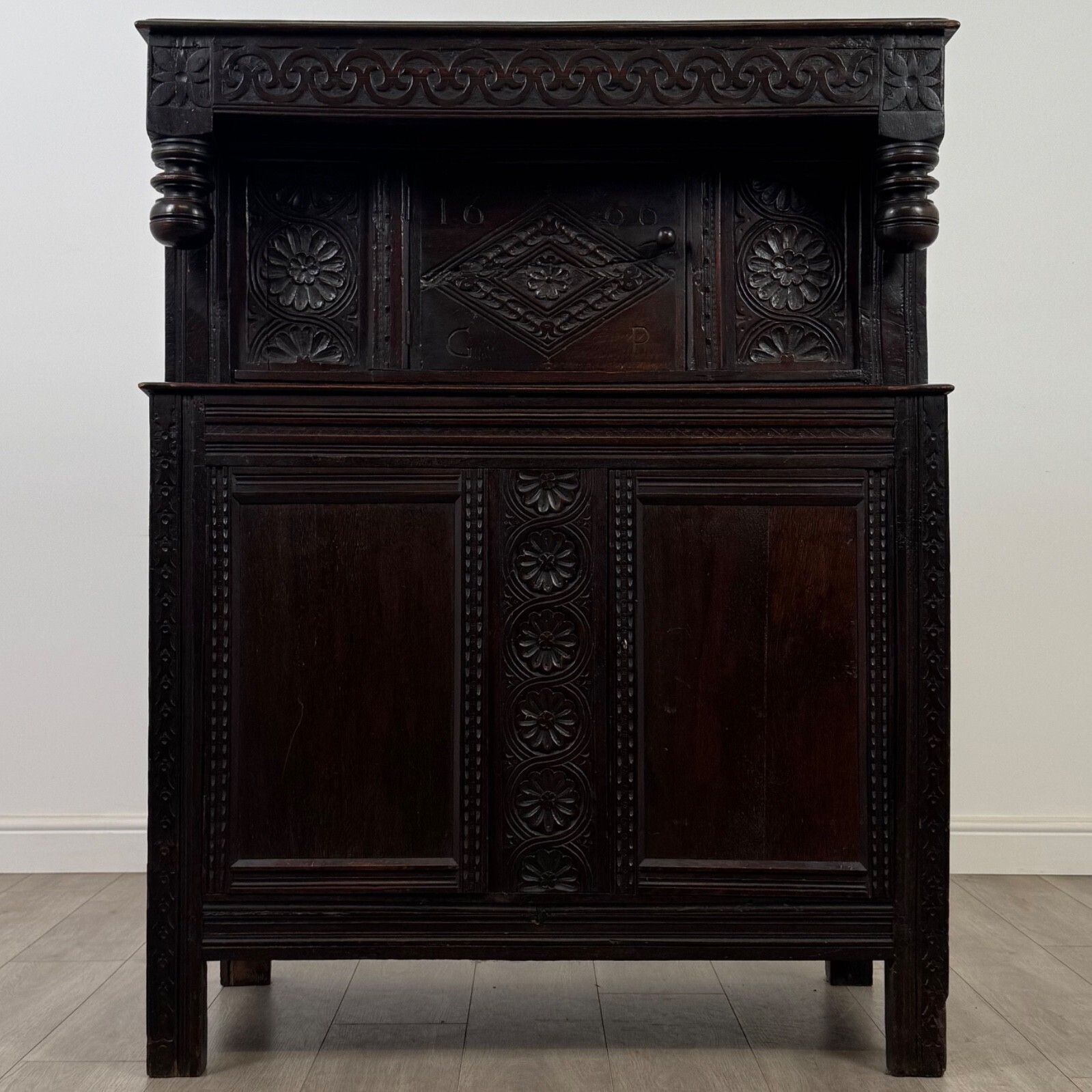 Antique 18th Century Small Georgian Court Cupboard In Oak ( Af 5379 )
