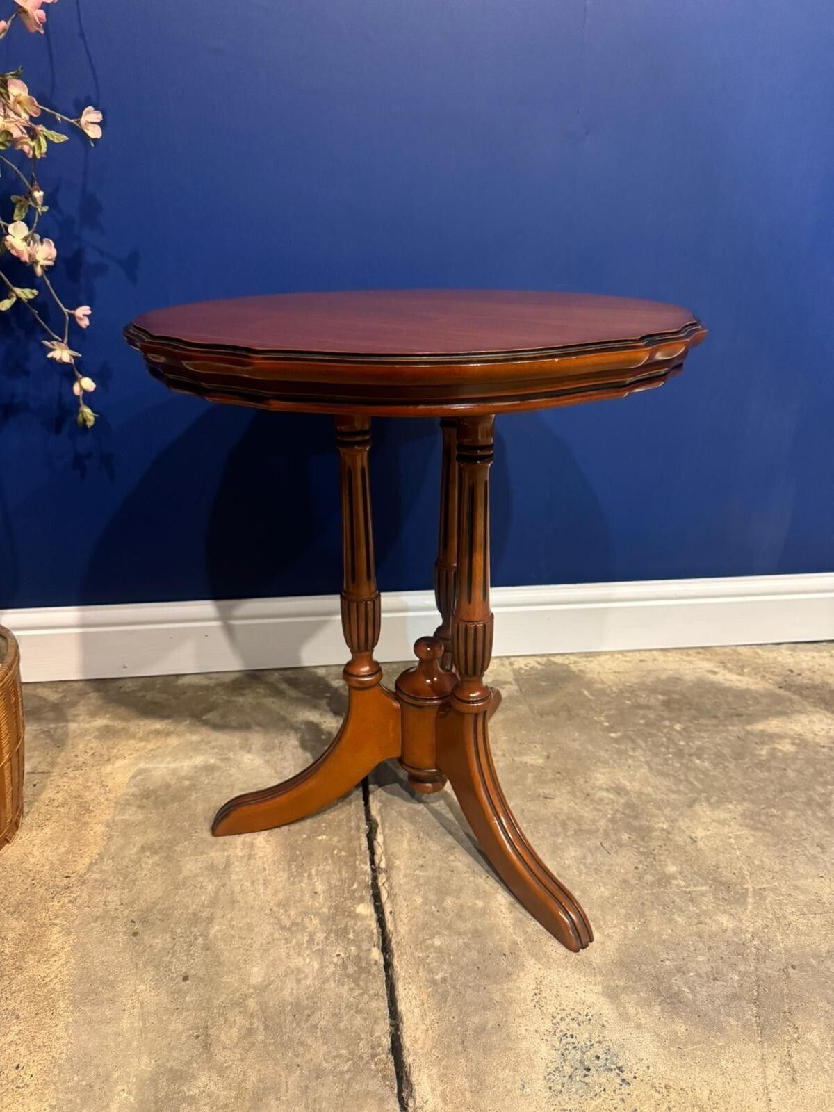 Vintage Walnut Side Table Lamp End Wine Pedestal Occasional Round Classic ( A ). photo 80.0