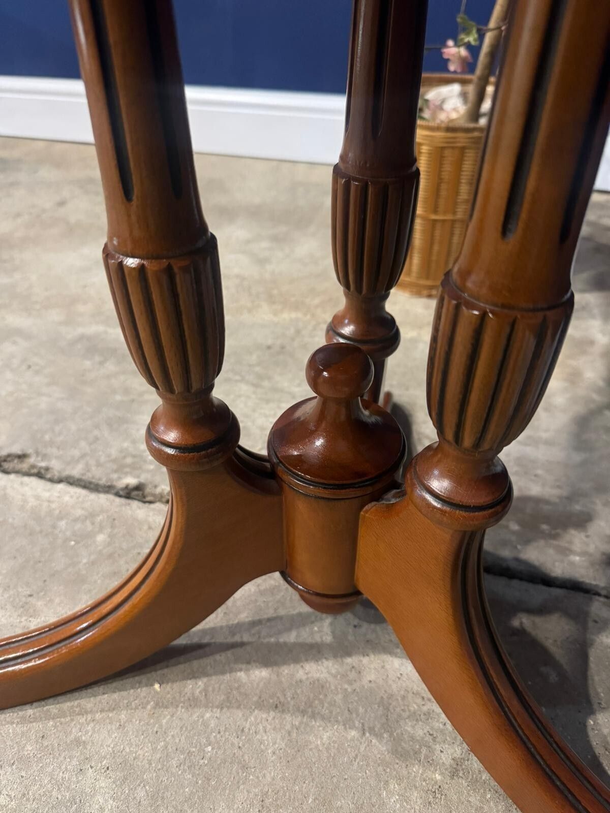 Vintage Walnut Side Table Lamp End Wine Pedestal Occasional Round Classic ( A ). photo vintage