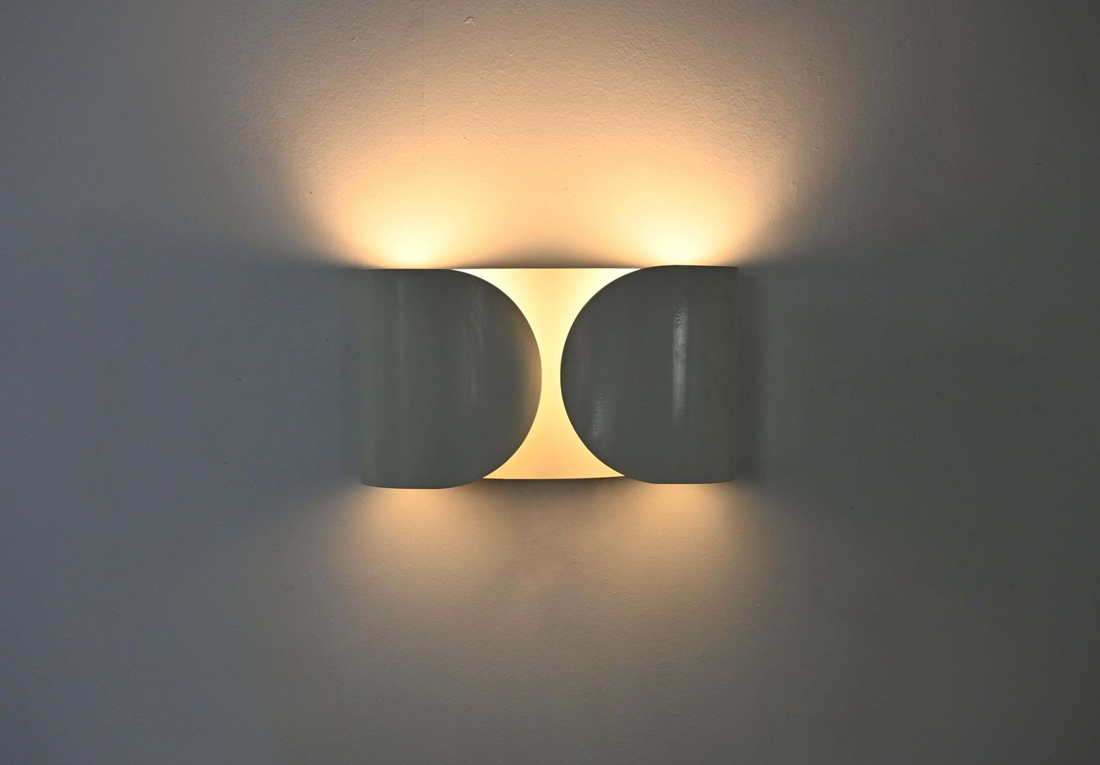 White Foglio Sconce By Tobia & Afra Scarpa For Flos, 1960s photo for sale