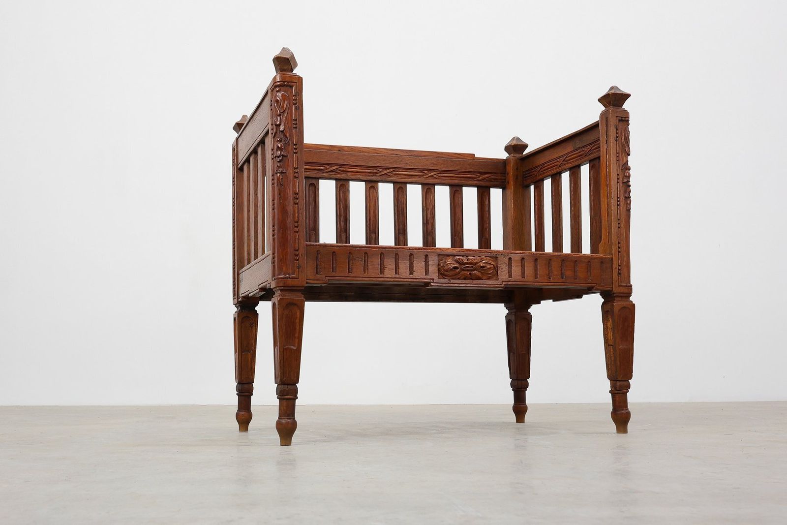 photo furniture Large Arts & Crafts Oak Side Chair, Belgium, 1915