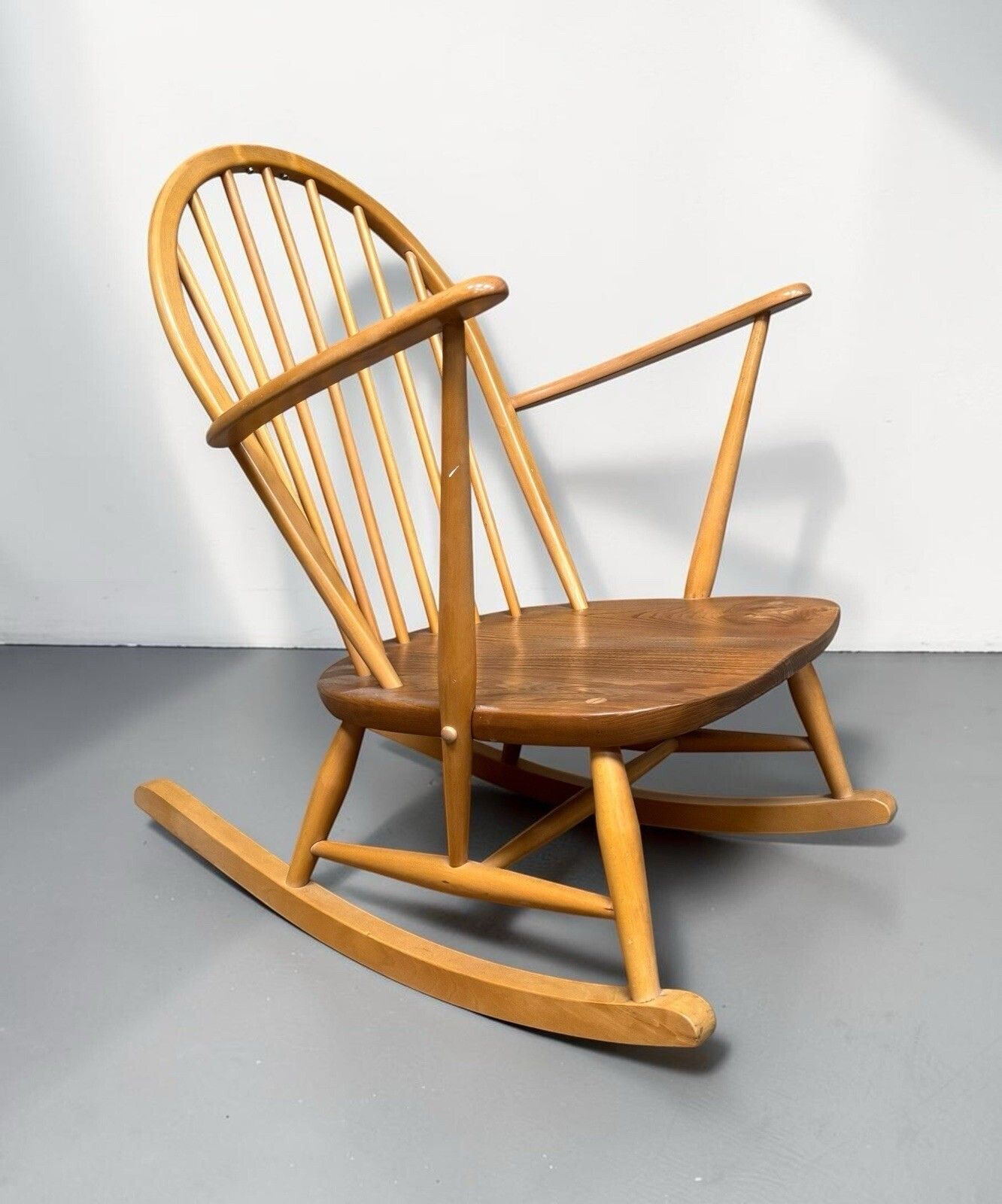 photo furniture Ercol Blonde Grandfather 315 Armchair Rocking Chair Mid Century 1960s