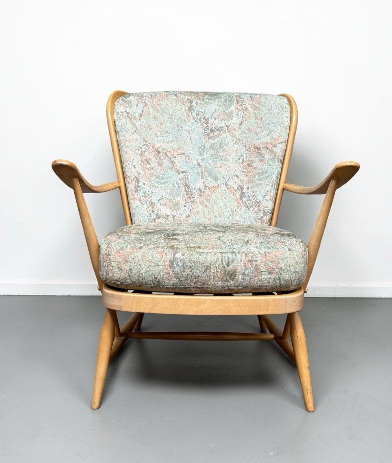 photo furniture Ercol Blonde Windsor 203 Armchair Mid Century Retro C1960s Superior Quality