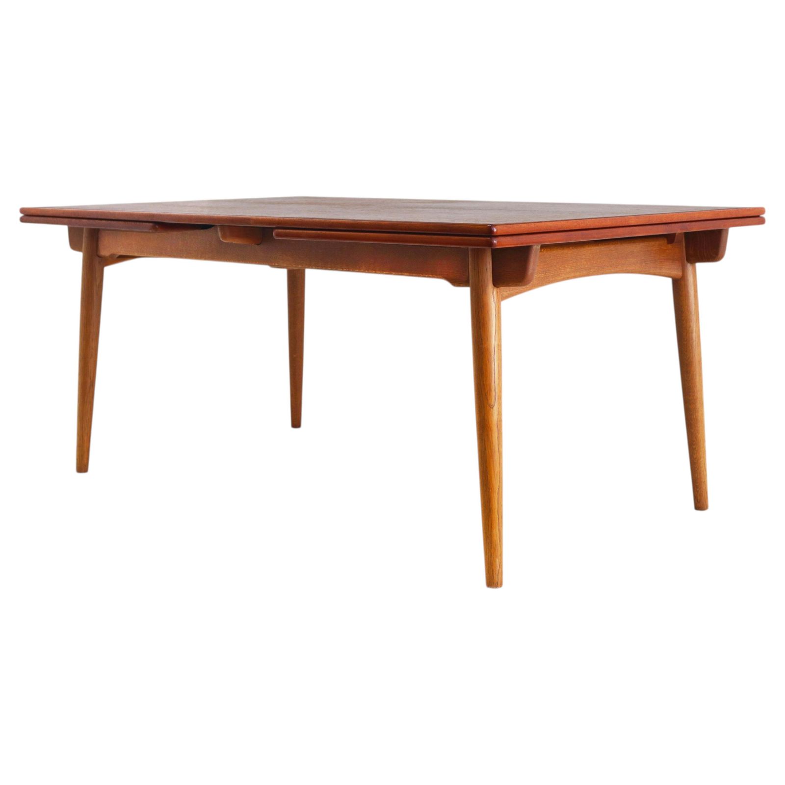 Large Hans J. Wegner Extendable Dining Table At 312, Teak & Oak, 1950 Original