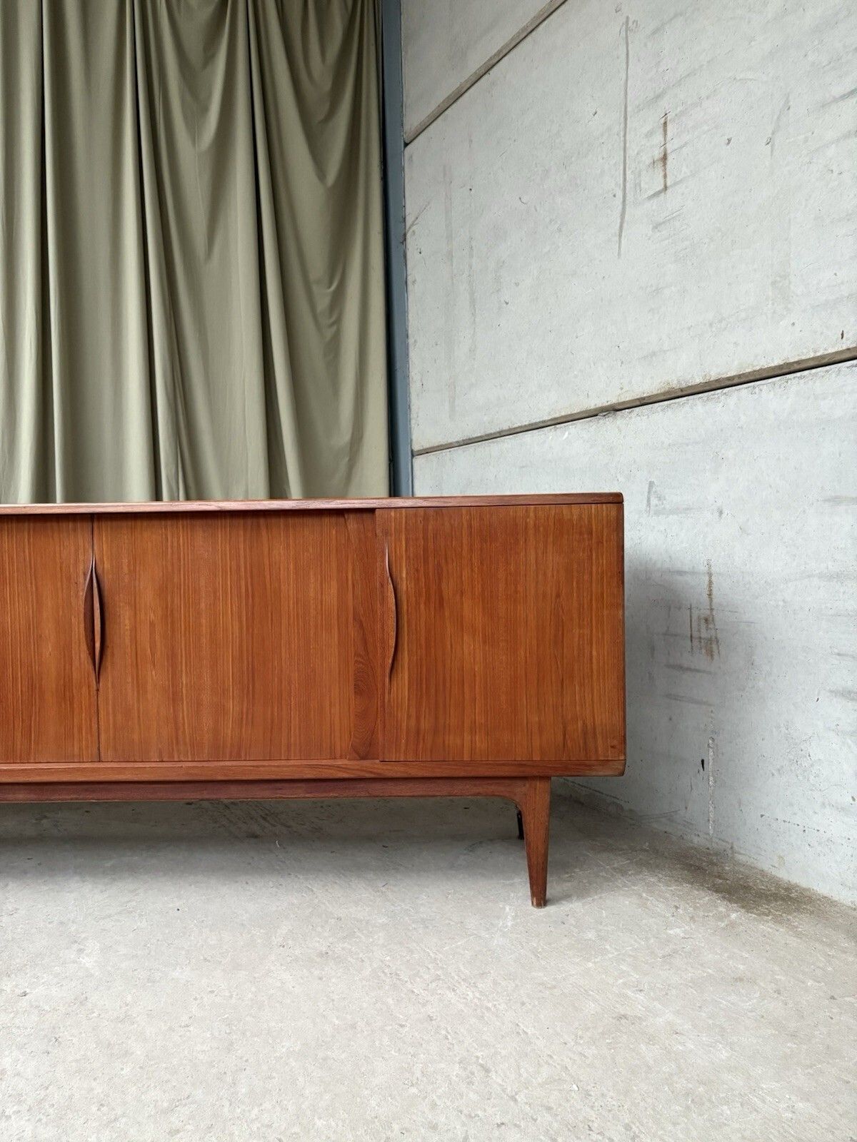 photo vinterior Vtg Mid Century Danish Large Teak Sideboard By Johannes Andersen Uldum R1144