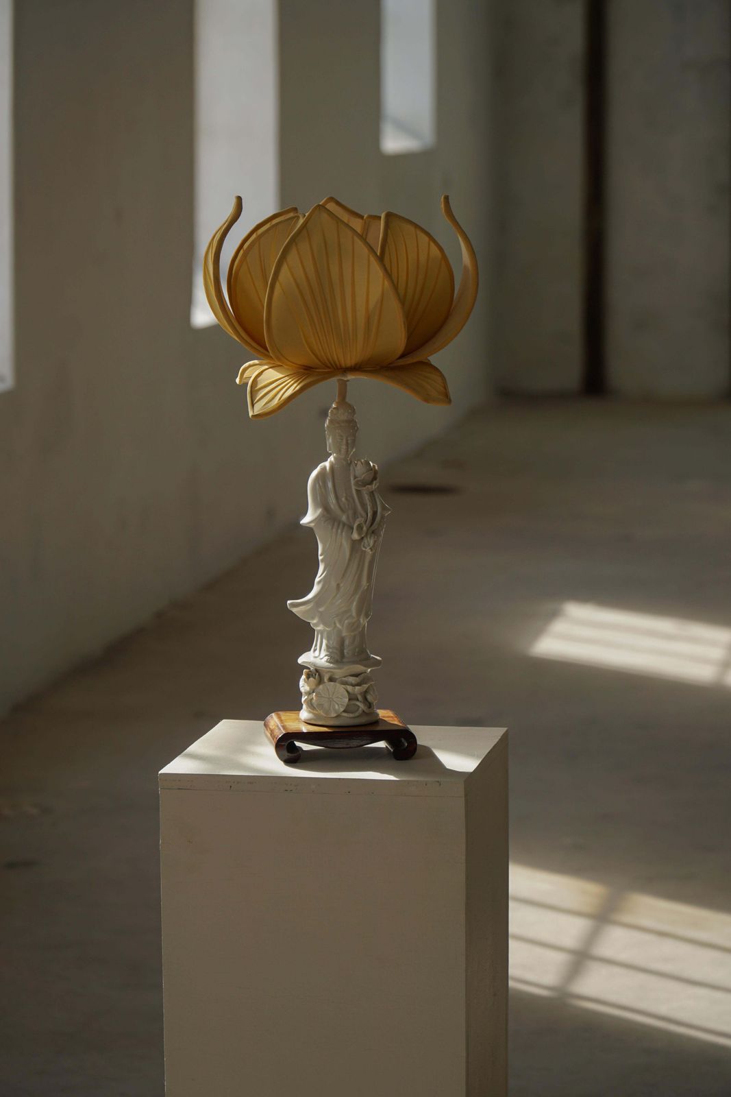 photo furniture Chinese Porcelain Vintage Table Lamp With Yellow Floral Shade, Mid 20th Century