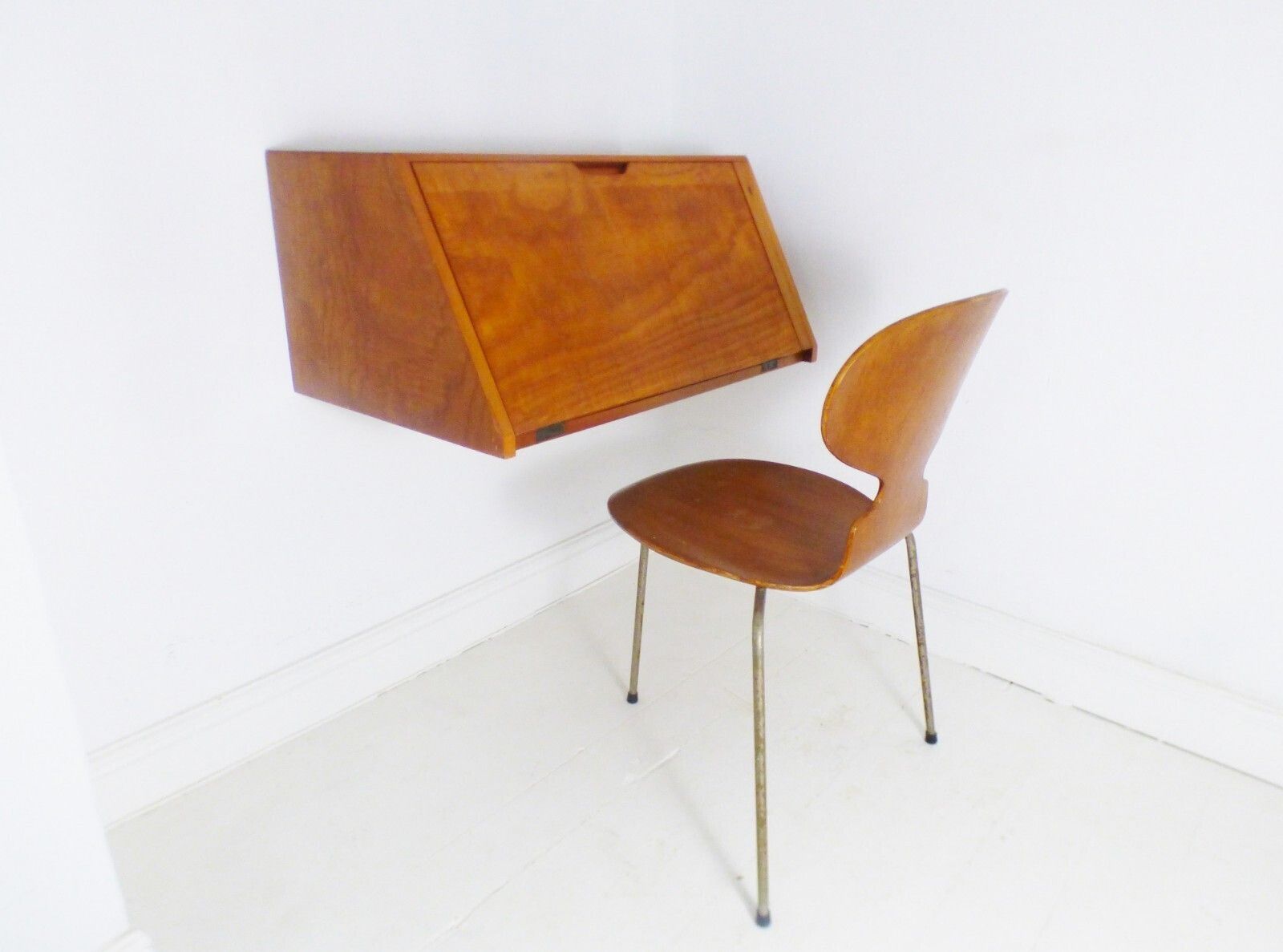 Stunning Vintage Cherry & Walnut Christopher Heal For Heals Floating Desk Bureau
