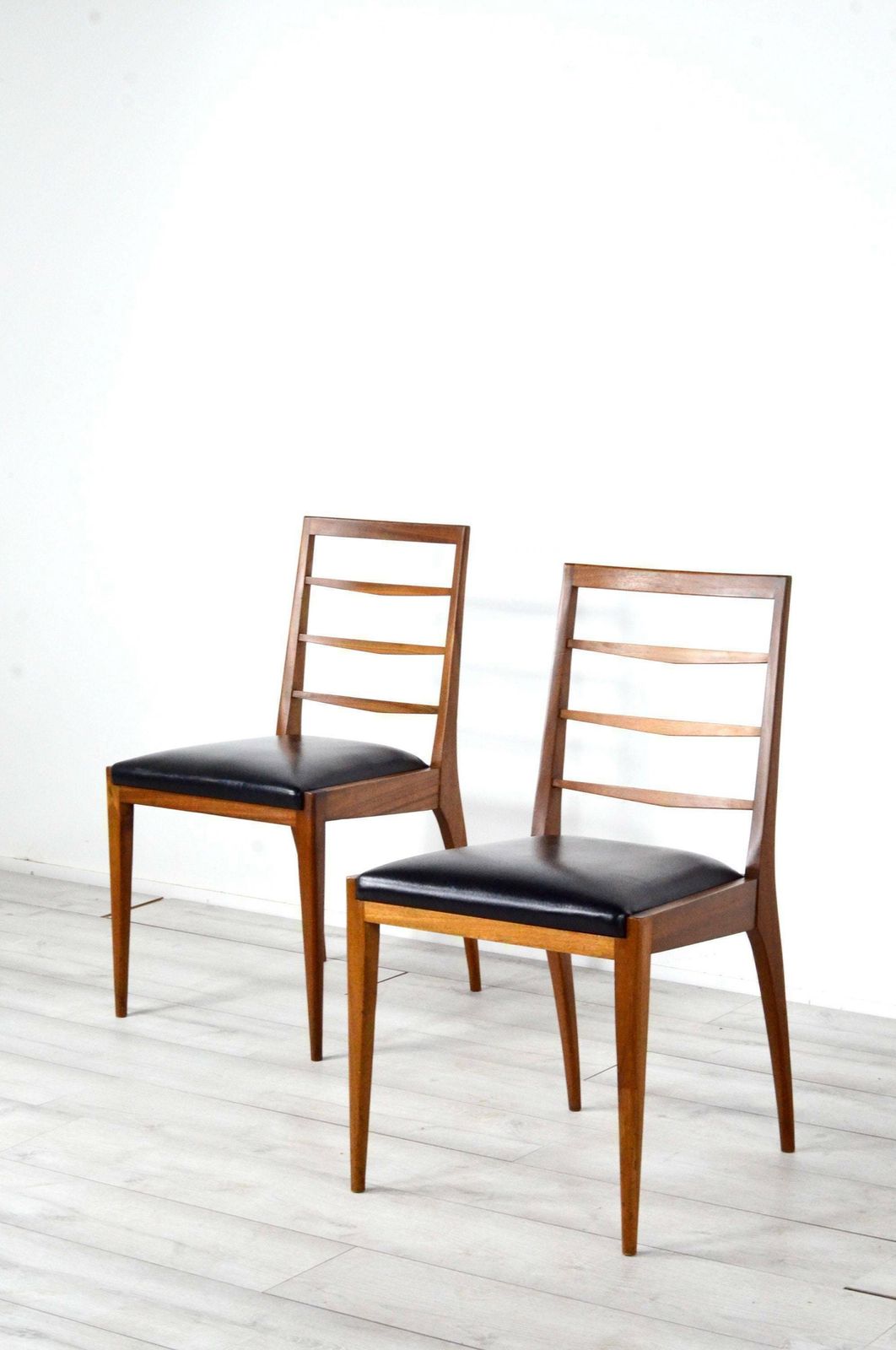 Set Of 4 Midcentury McIntosh Teak And Leatherette Chairs Vintage Modern photo furniture