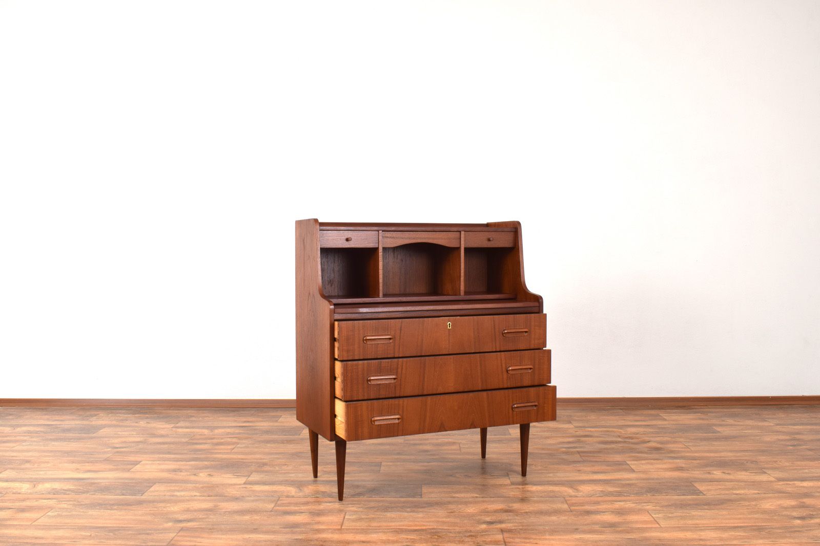 Mid Century Danish Teak Secretary, 1960s. photo vinterior