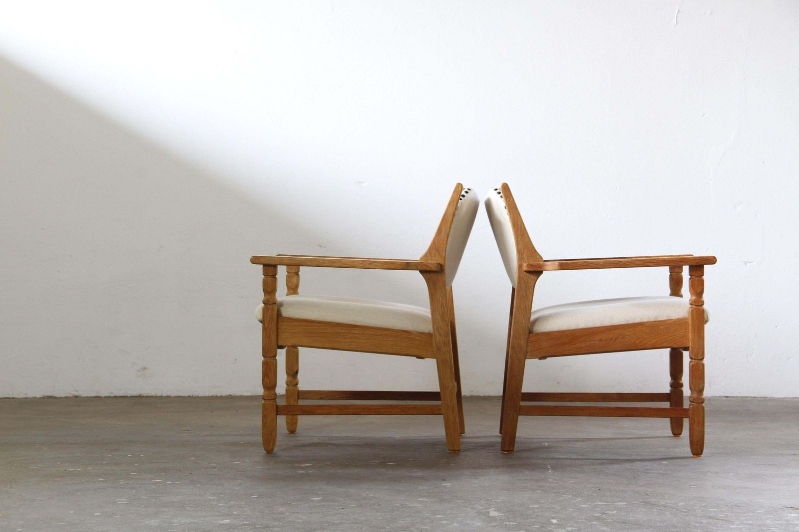 Meubels Vintage Brutalist Paar Eiken Lounge Stoelen, Henning Kjærnulf Denemarken, Jaren 1960 photo