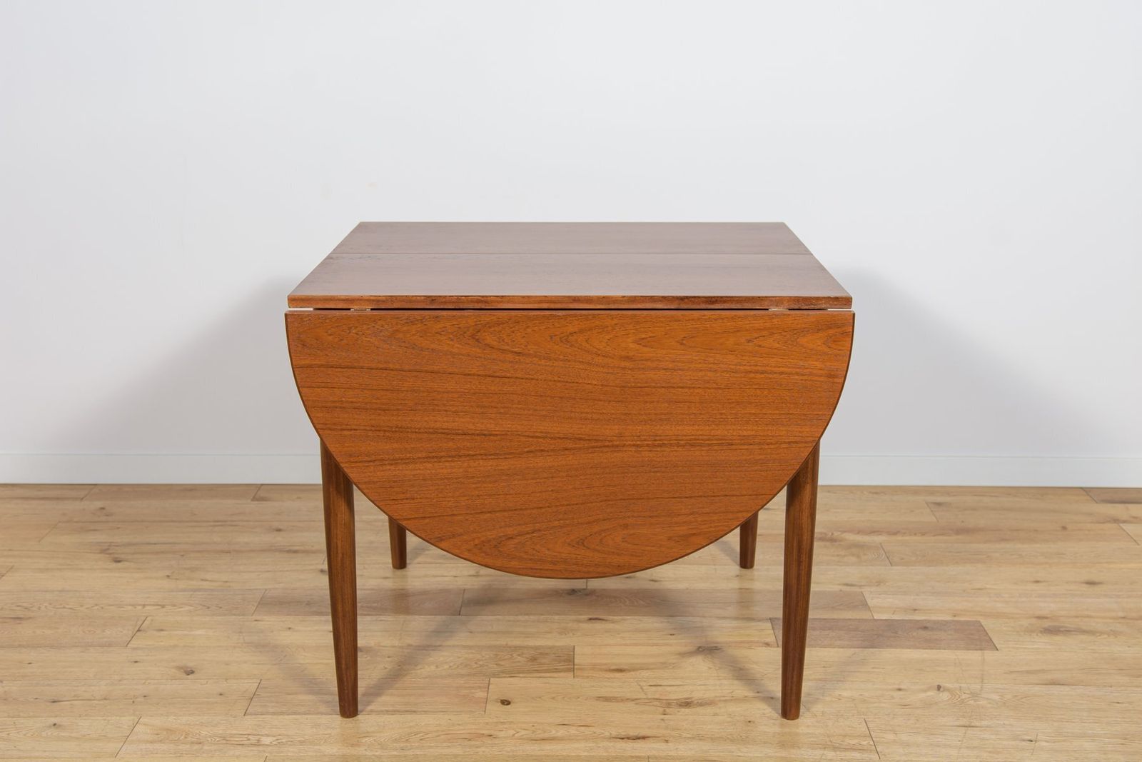 1402.0 Mid Century Extendable Teak Dining Table, Denmark, 1960s photo
