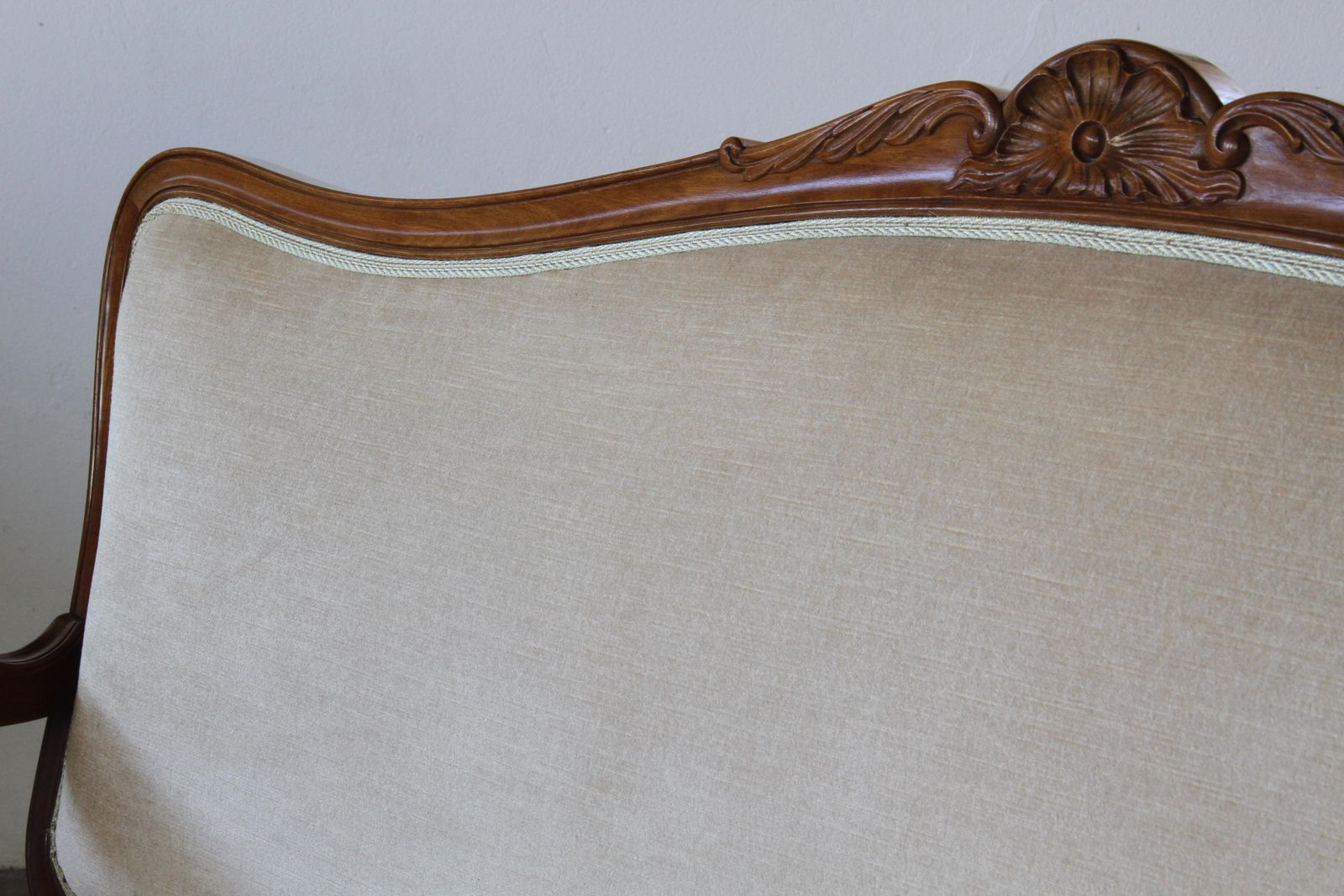 Antique Louis XV Style 19th Century Sofa, French photo vinterior