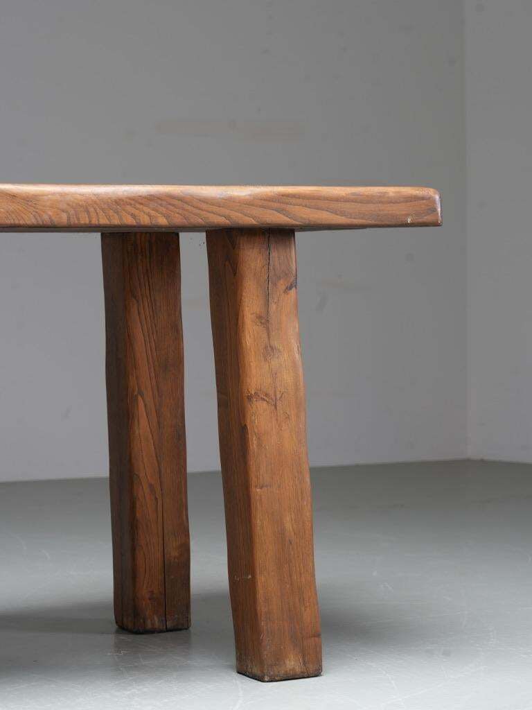 photo furniture Brutalistisch Eetkamerset In Massief Grenenhout Met 6 Krukken, Frankrijk, Jaren 1970