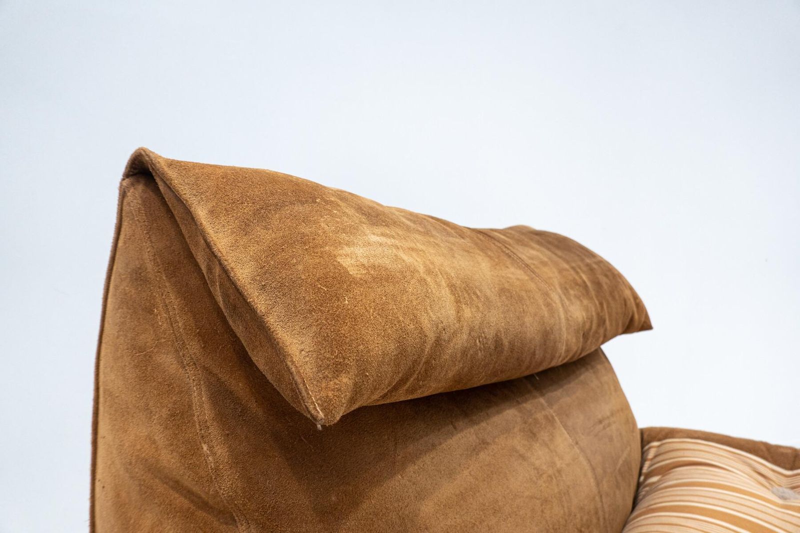 photo buy Mid Century Modern Bambole Daybed By Mario Bellini, Suede, C&B Italia, 1970s