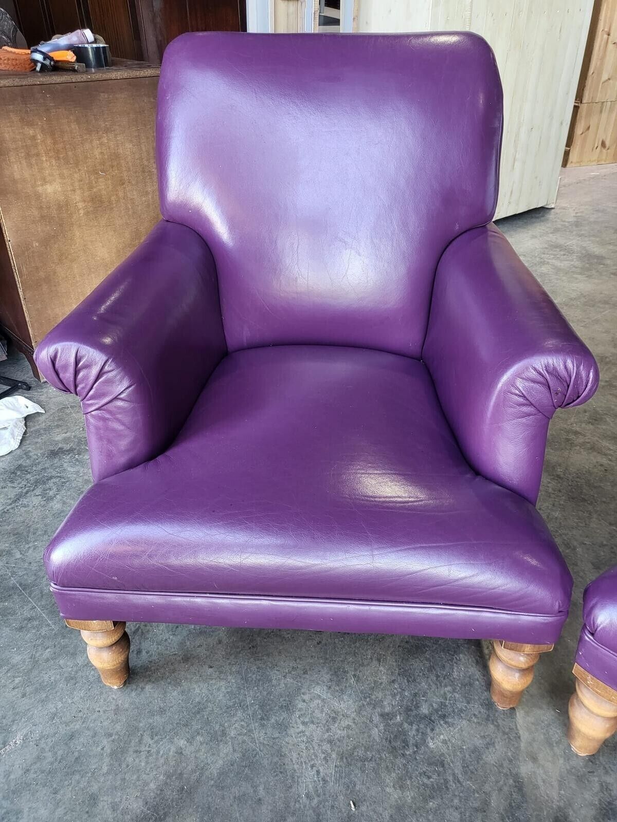 Antique Repro Leather 2 Seat Sofa 2 X Armchairs Wood Legs photo 495.0