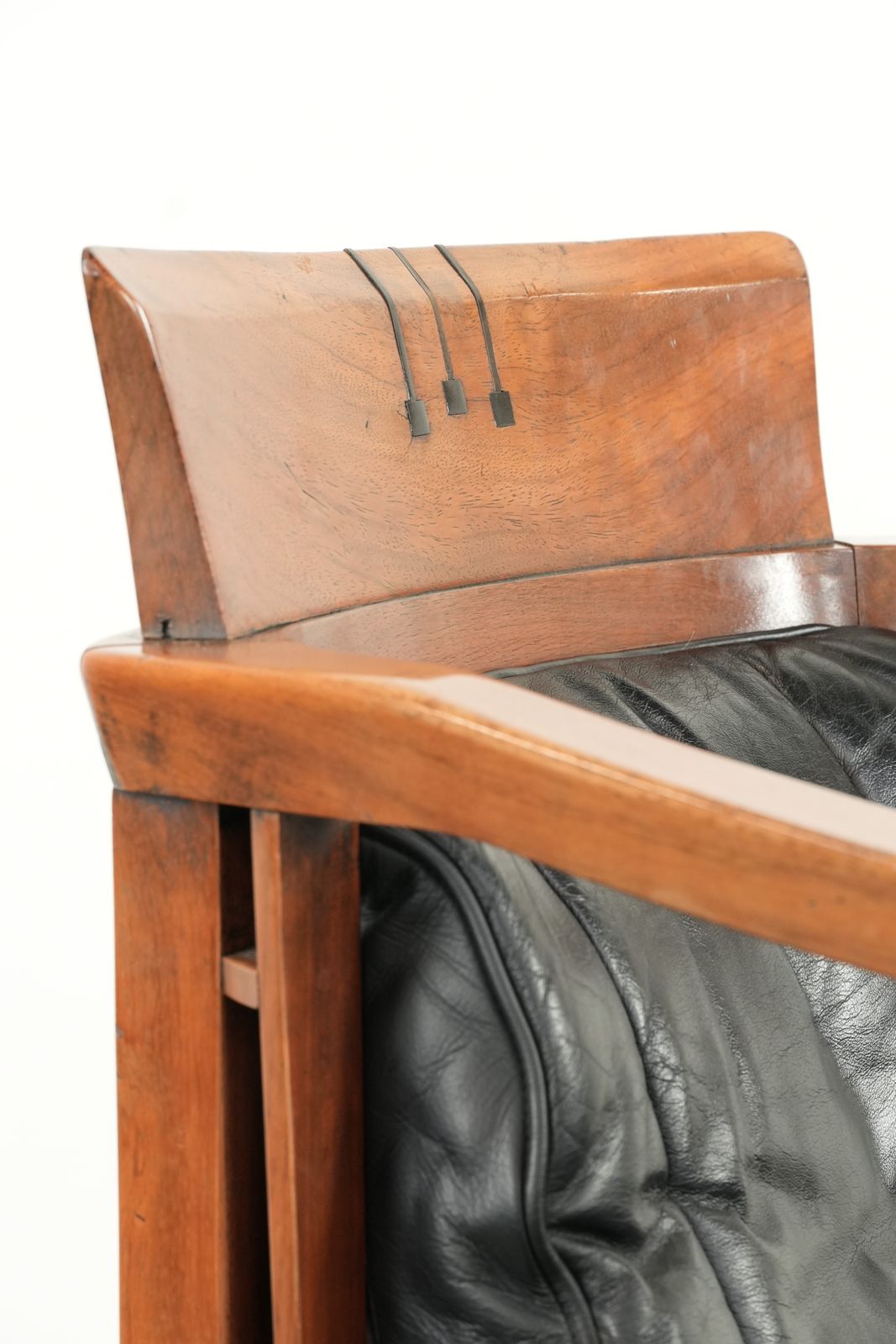 photo vinterior Luxury Black Leather Schuitema Art Deco Design Dining, Occasional, Or Desk Chair From The Decoforma Series With Armrests