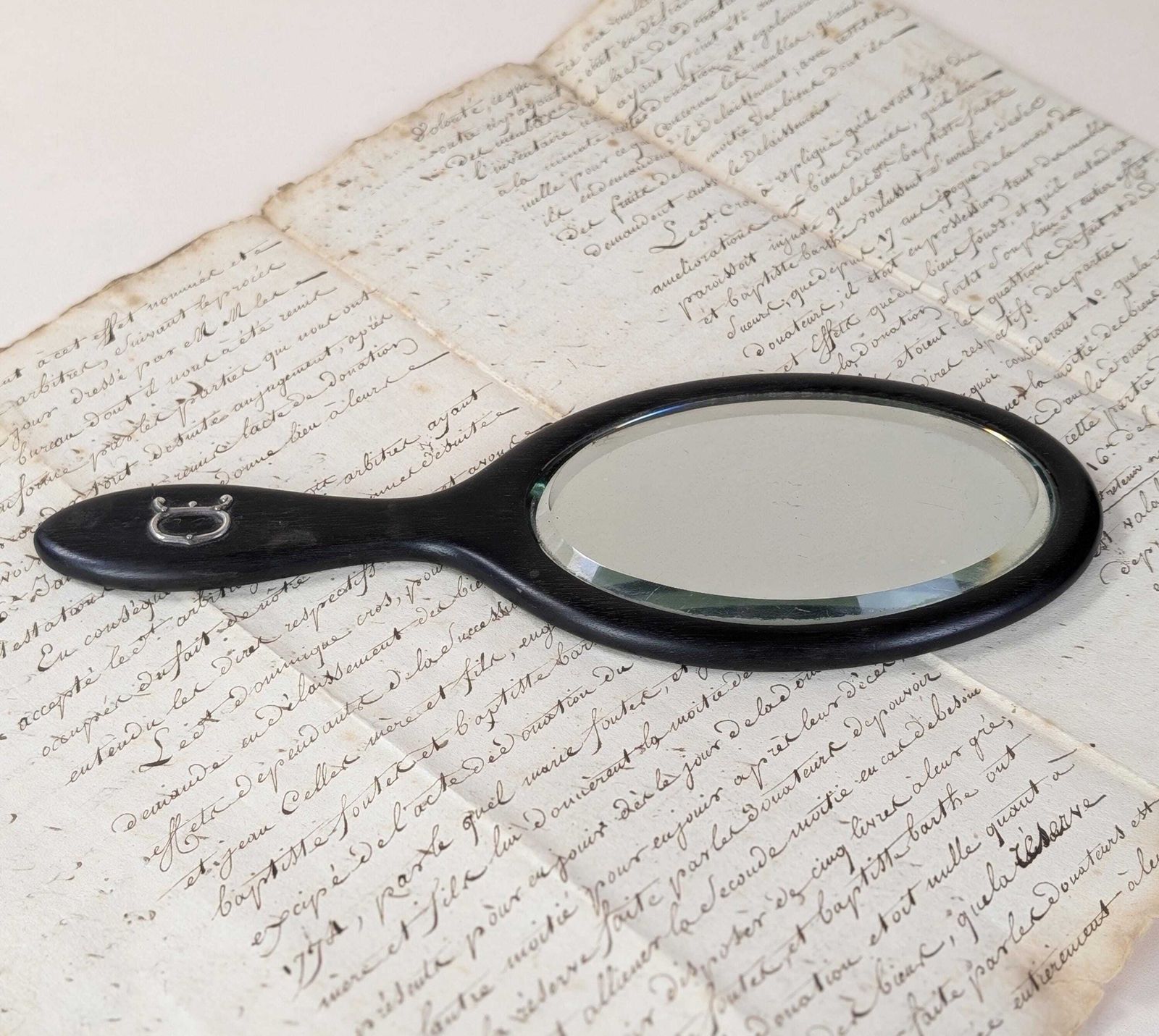 Antique Ebonised Wood Hand Mirror With Silver Initial D, Late 19th Century Black Oval Victorian Beveled Glass Vanity Accessory, photo vinterior