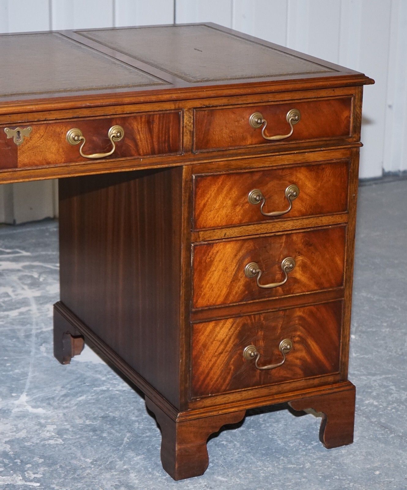 Lovely Bevan Funnell Vintage Pedestal Desk With Hunter Green Leather photo Furniture
