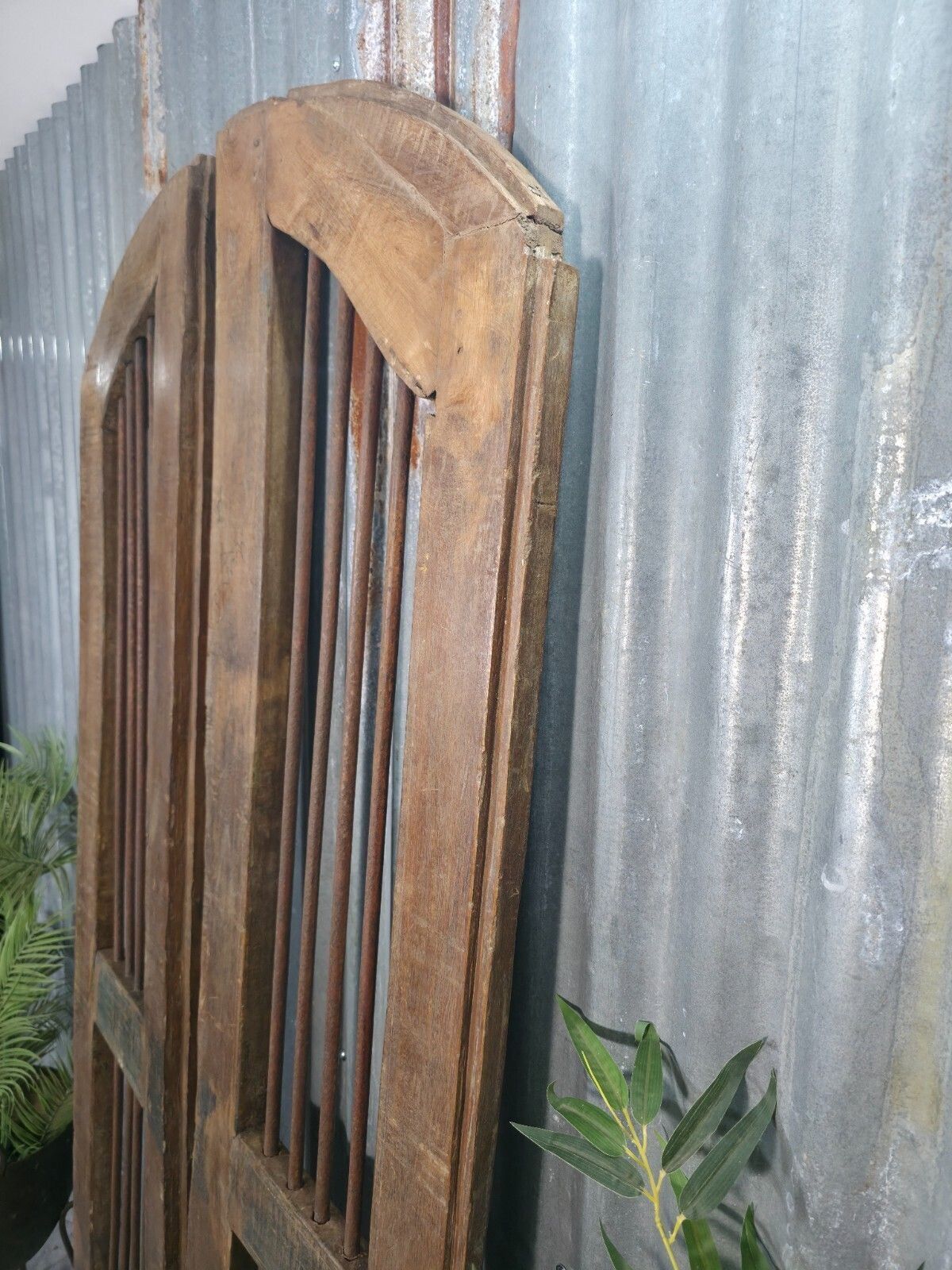 photo furniture Pair Vintage Rustic Indian Wooden Iron Doors Garden Gates Room Divider Screen
