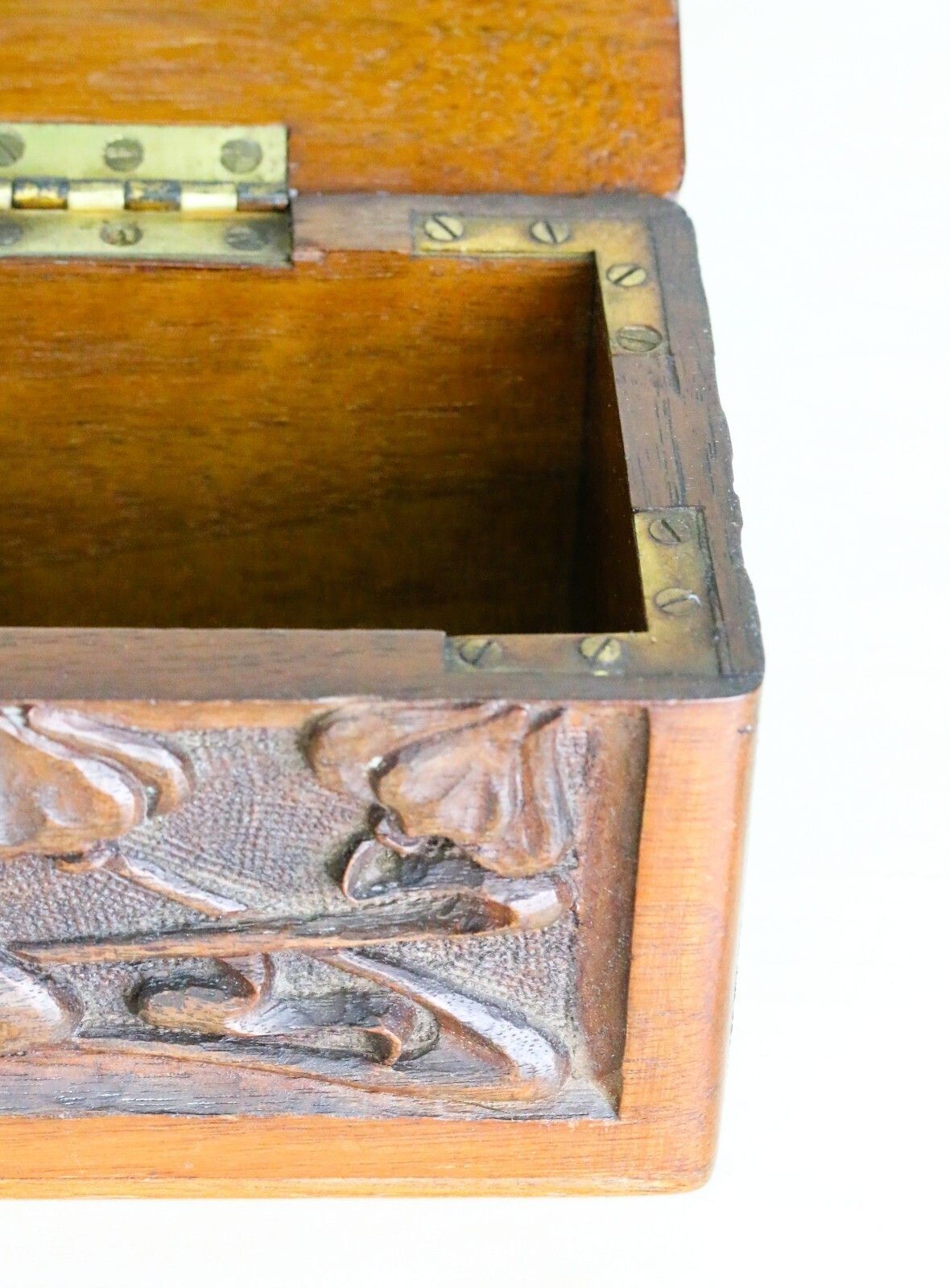 photo furniture Antique Art Nouveau Carved Box Mahogany Hinged + Lock Iconic Design Original Key