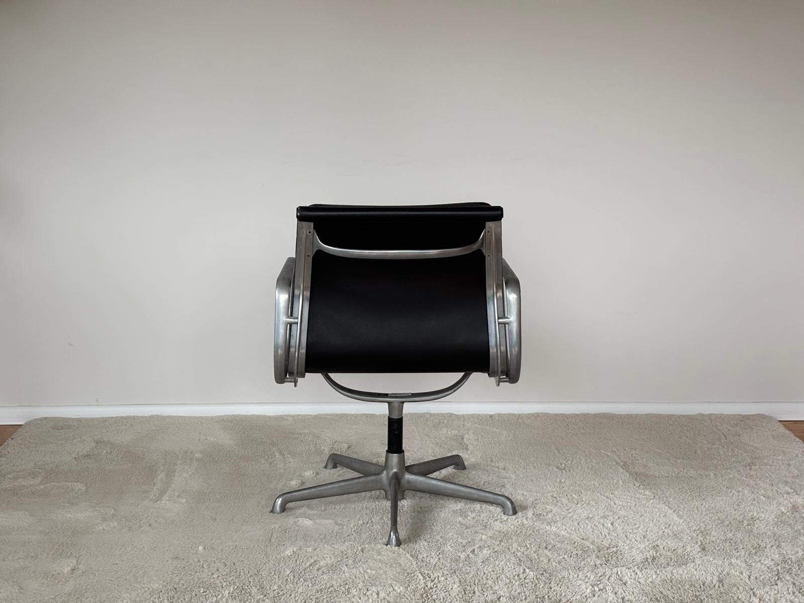 Ea208 Soft Pad Chair By Charles And Ray Eames For Icf De Padova, 1973 photo 1254.0