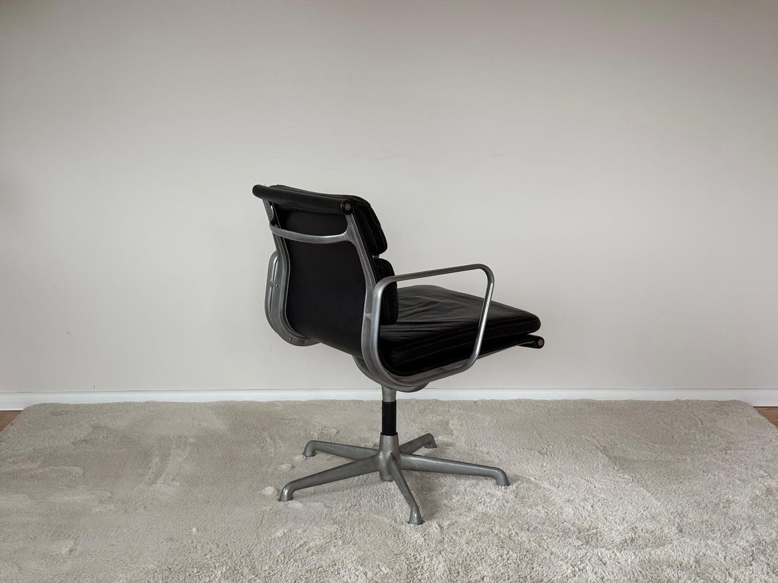 Ea208 Soft Pad Chair By Charles And Ray Eames For Icf De Padova, 1973 photo vinterior