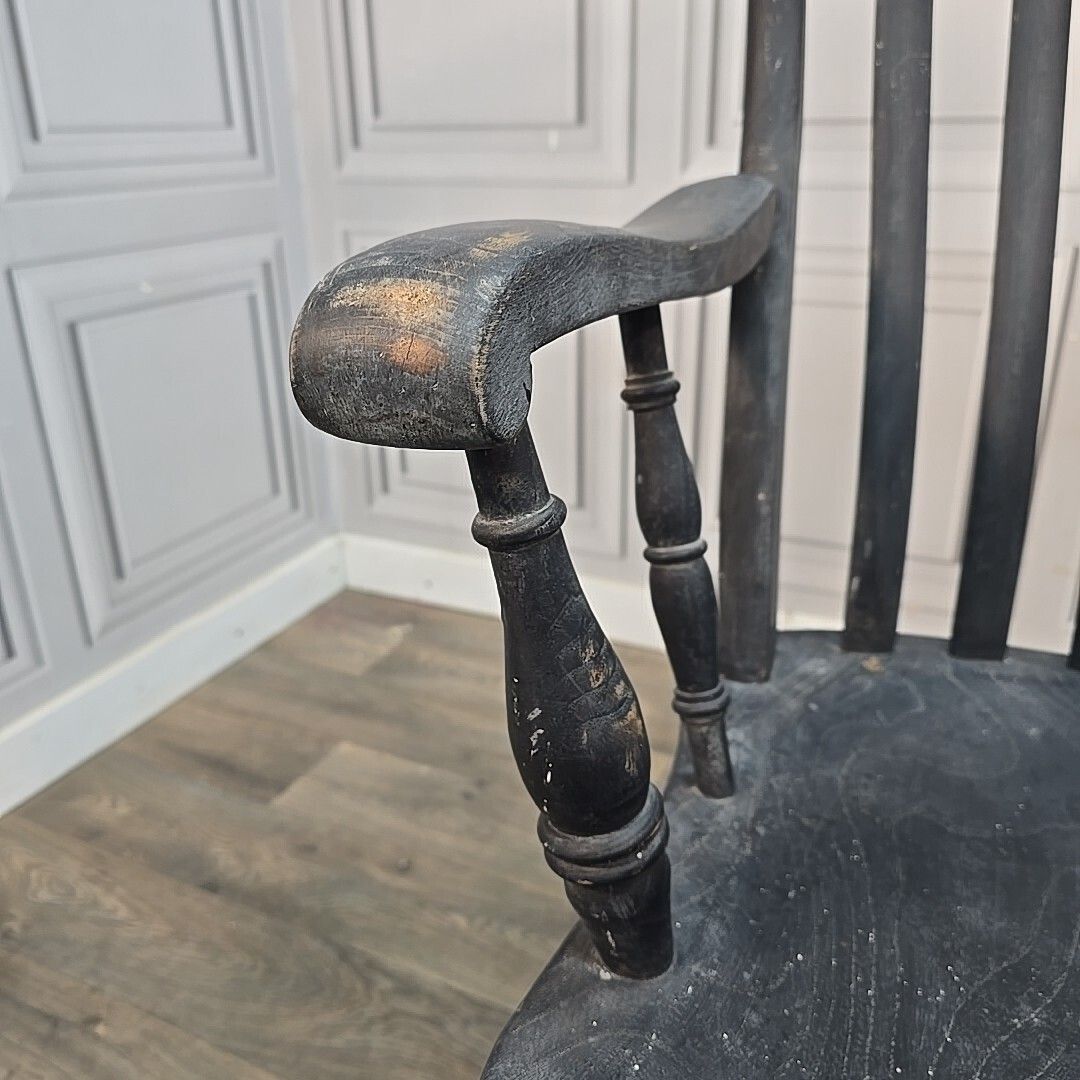 photo furniture Antique Grandfather Armchair Painted Solid Wooden Lath Slat Back Windsor Chair