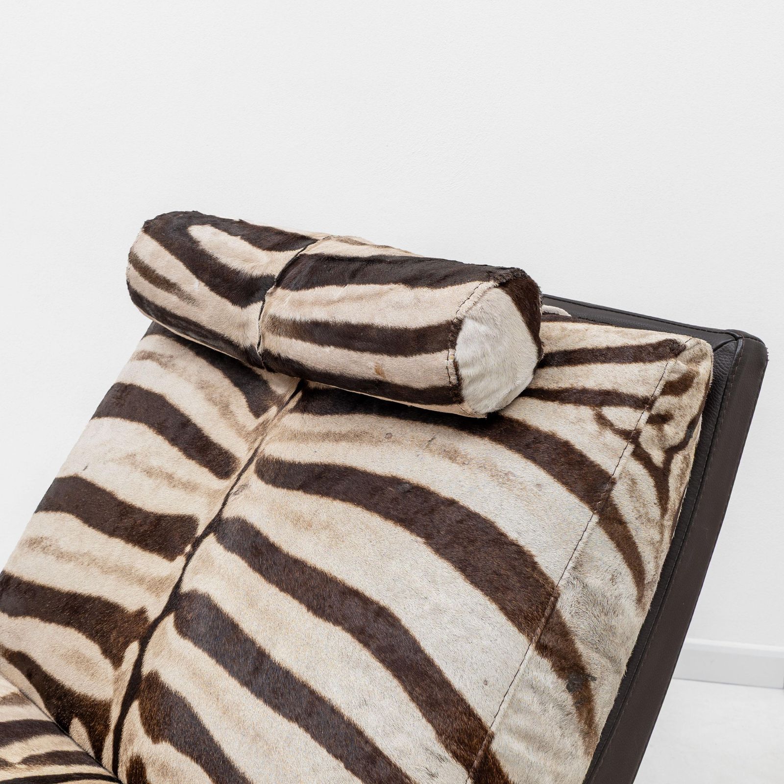 Italian Chaise Longue Cowhide With Zebra Pattern, 1980s photo vintage