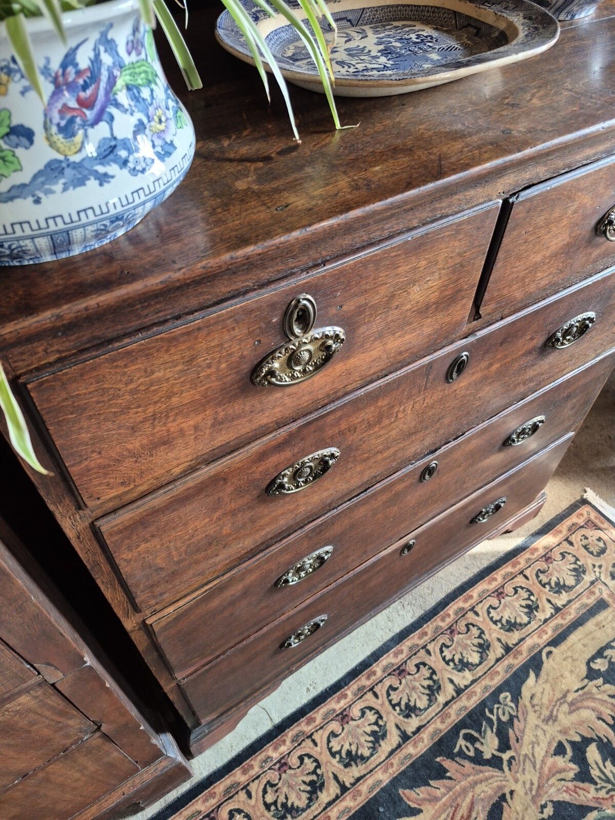 photo furniture A Very Pretty Period Character 18th Century Oak Country House Chest Of Drawers