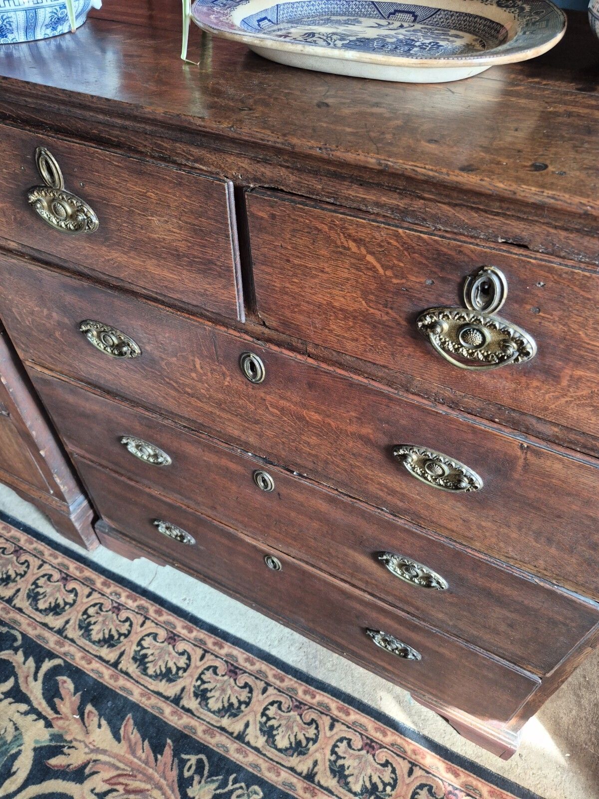 photo vintage A Very Pretty Period Character 18th Century Oak Country House Chest Of Drawers