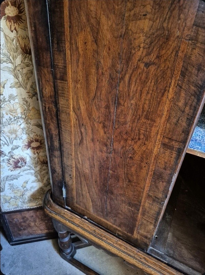 photo vintage Wonderful  Unique 18th Century Arched Figured Walnut Herringbone Banding Corner Cupboard